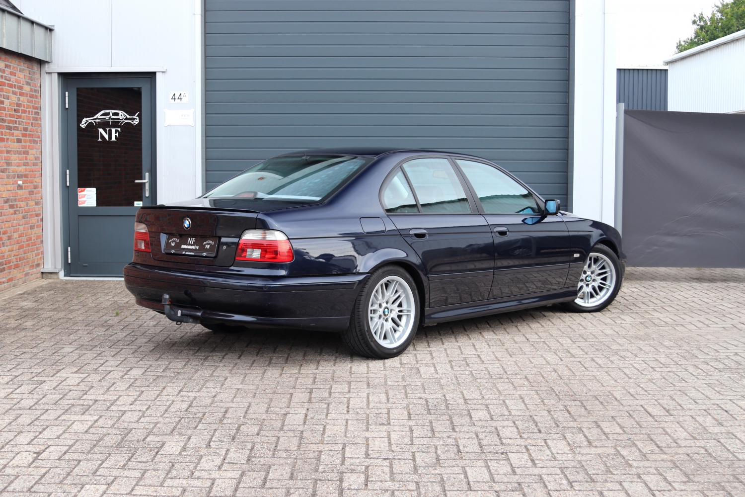 BMW-525i-Sedan-E39-14GPGD-017.JPG