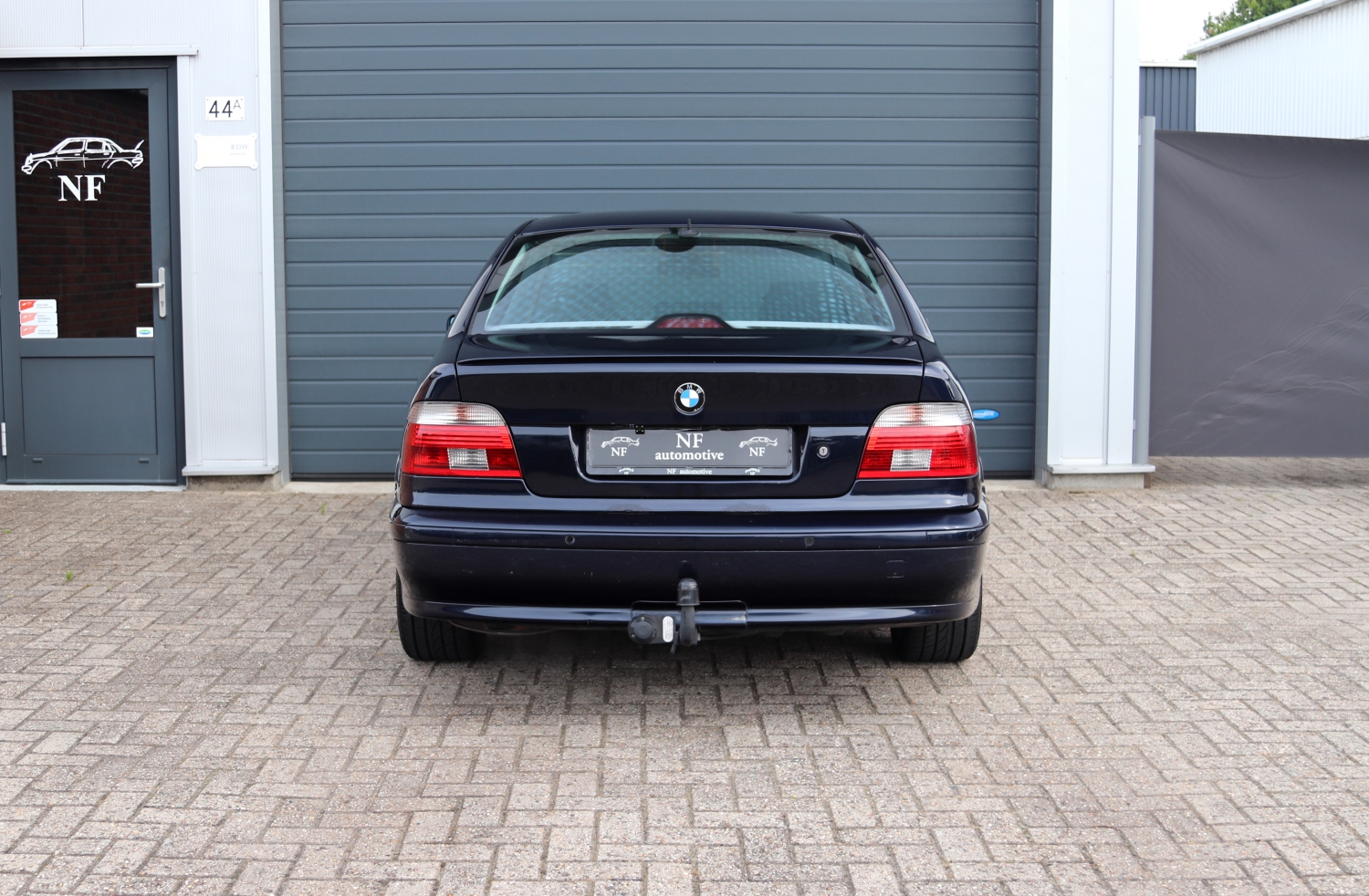 BMW-525i-Sedan-E39-14GPGD-019.JPG