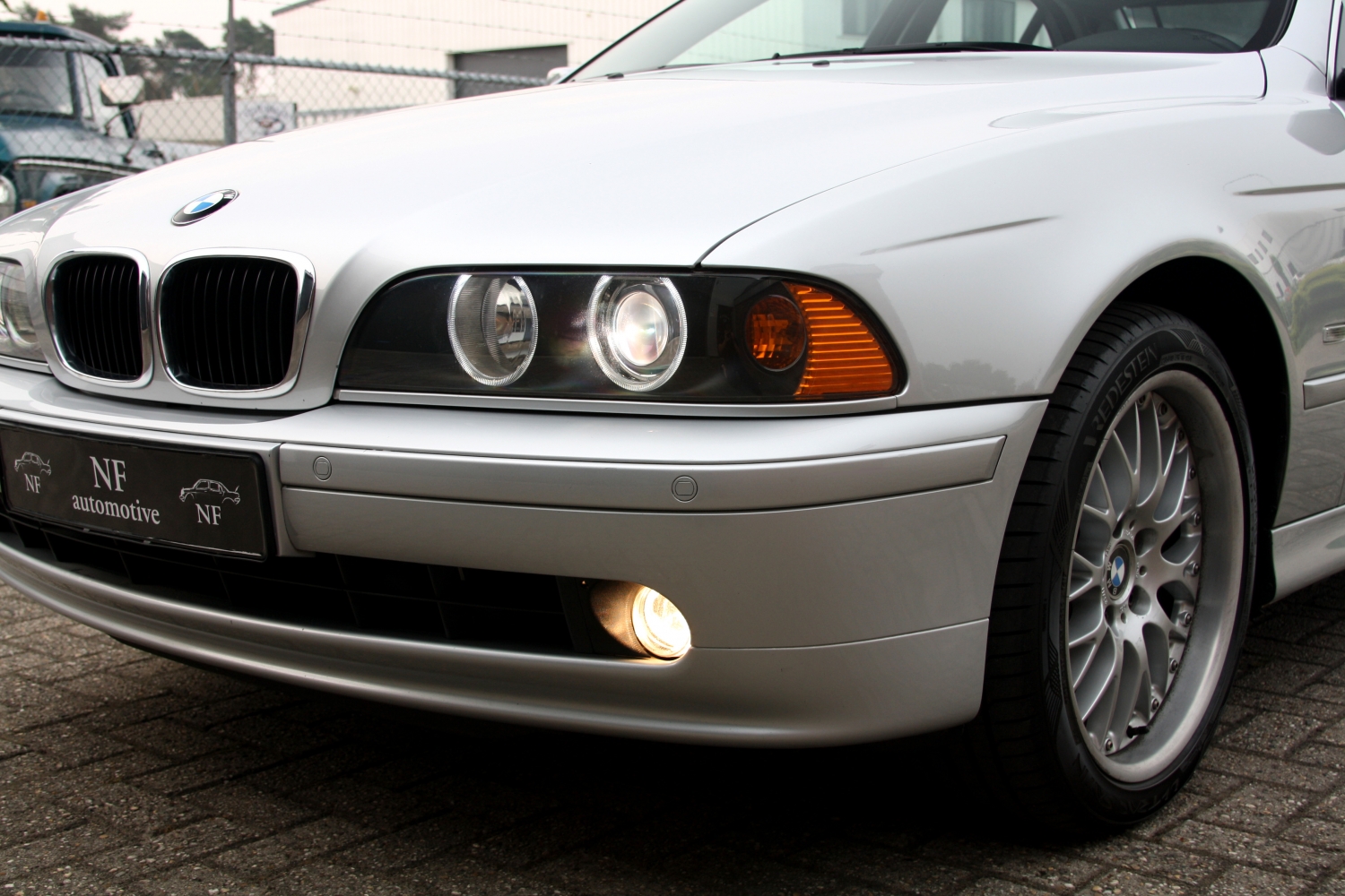 BMW-525i-Sedan-E39-2001-15GLHJ-131.JPG