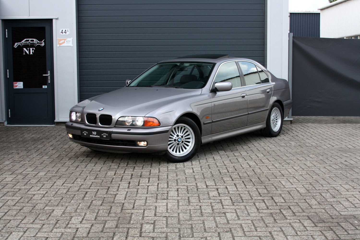 BMW-528i-Sedan-E39-1996-6KZL56-002.JPG