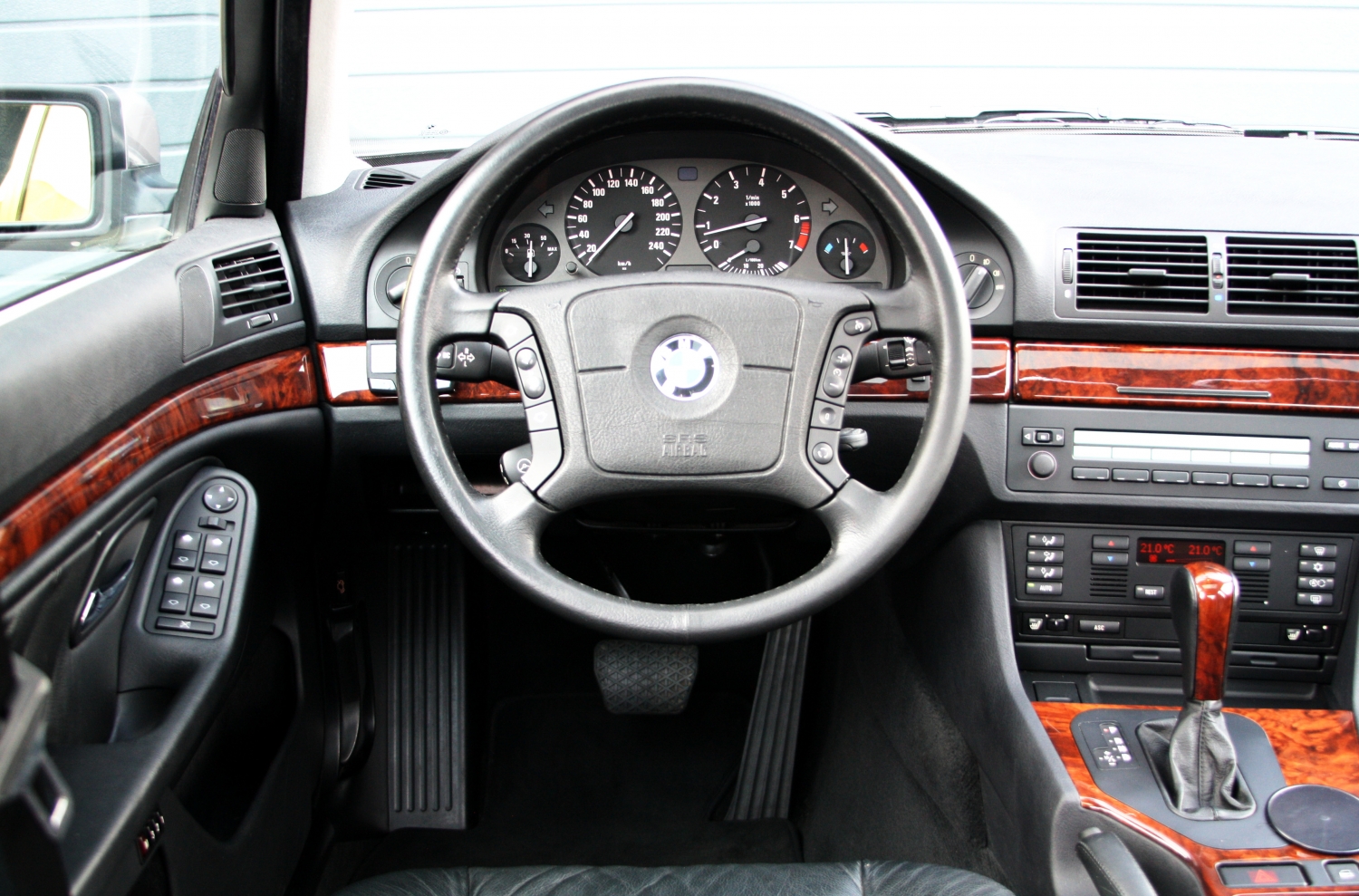 BMW-528i-Sedan-E39-1996-6KZL56-025.JPG