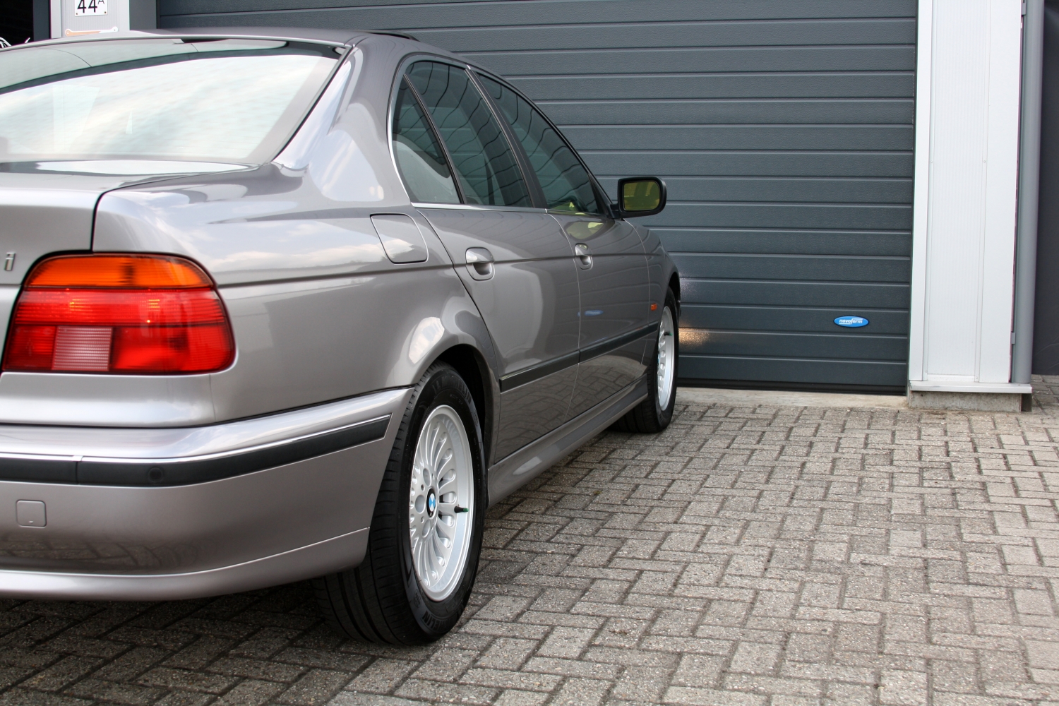 BMW-528i-Sedan-E39-1996-6KZL56-086.JPG