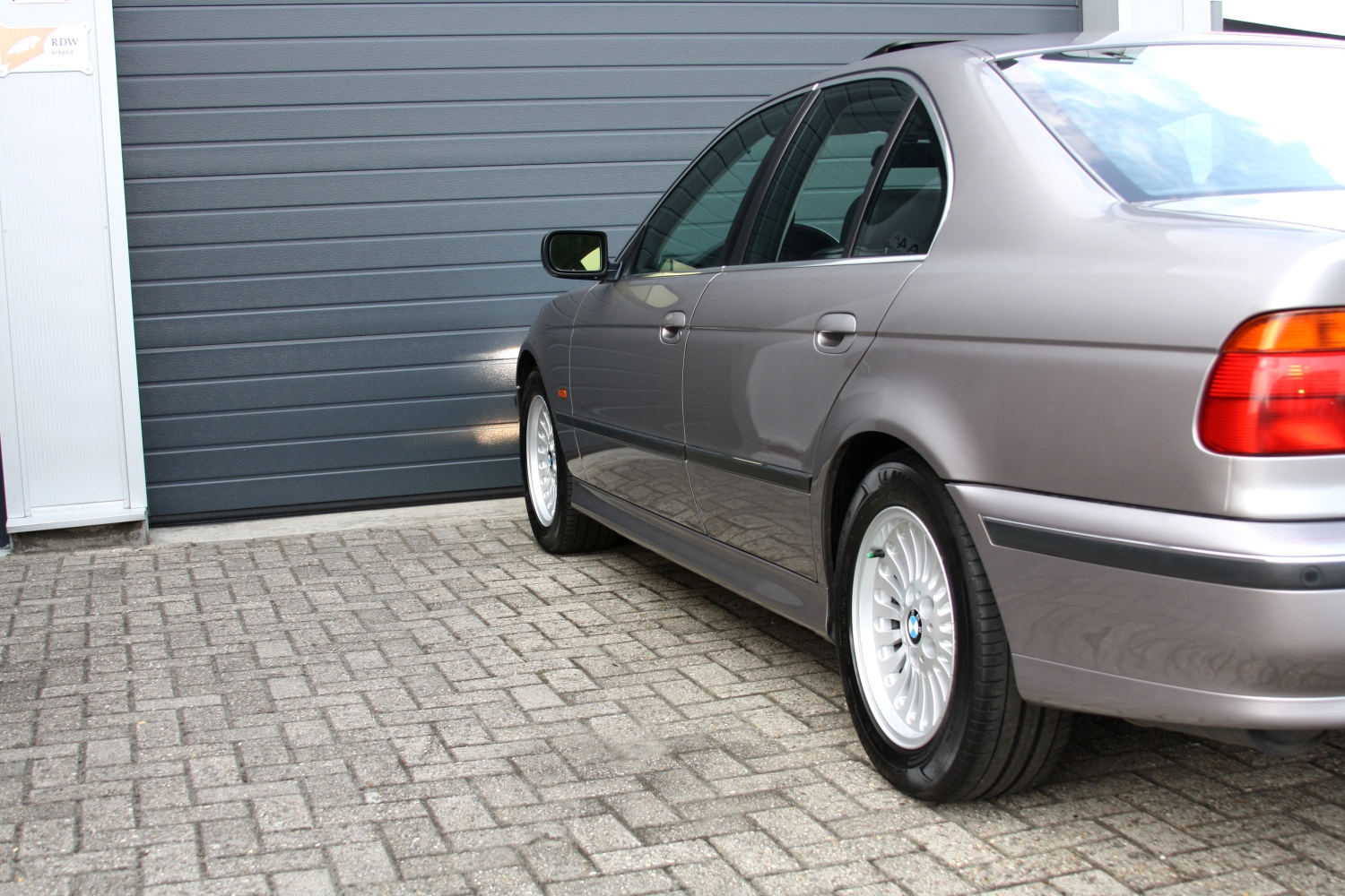 BMW-528i-Sedan-E39-1996-6KZL56-087.JPG