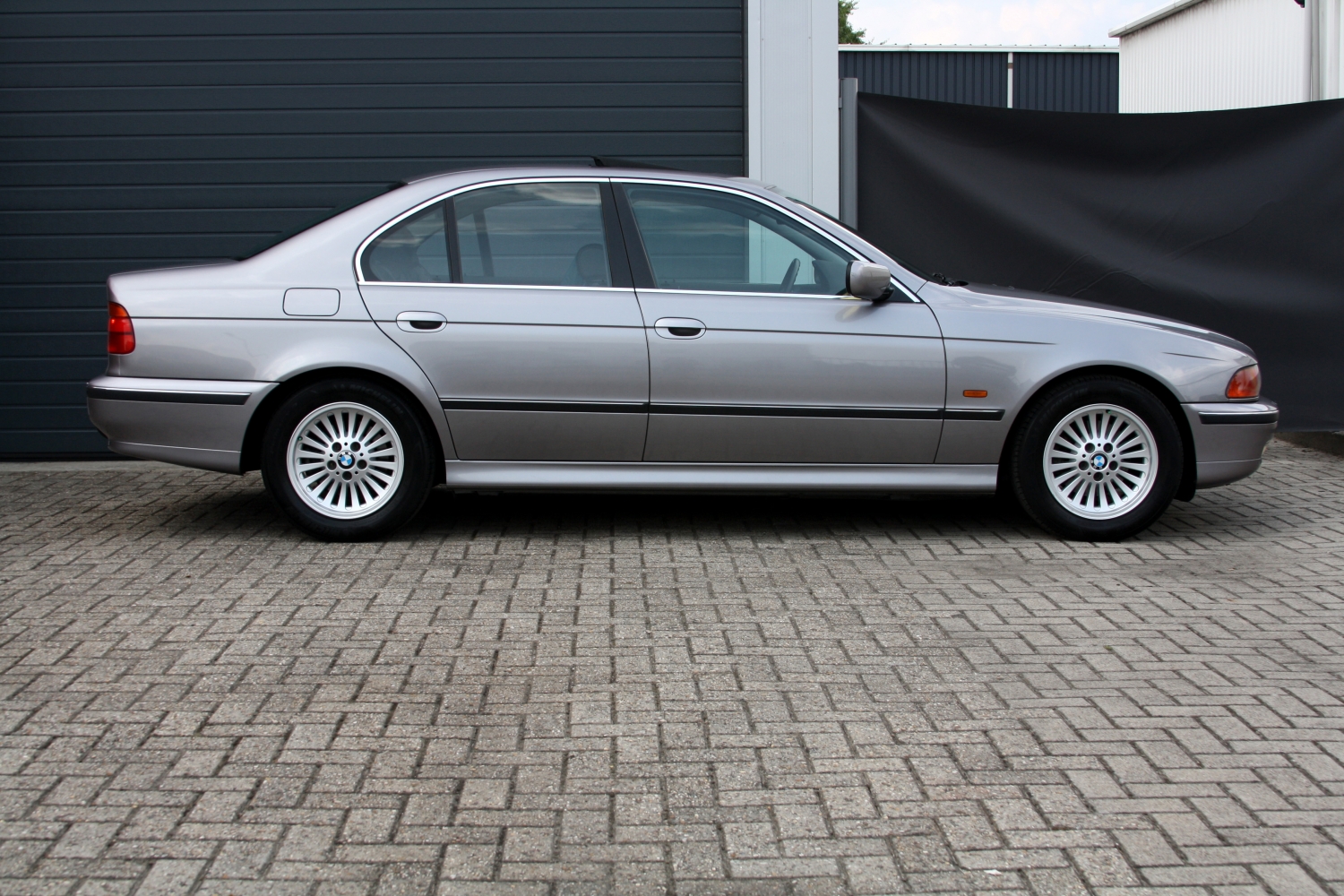 BMW-528i-Sedan-E39-1996-6KZL56-119.JPG