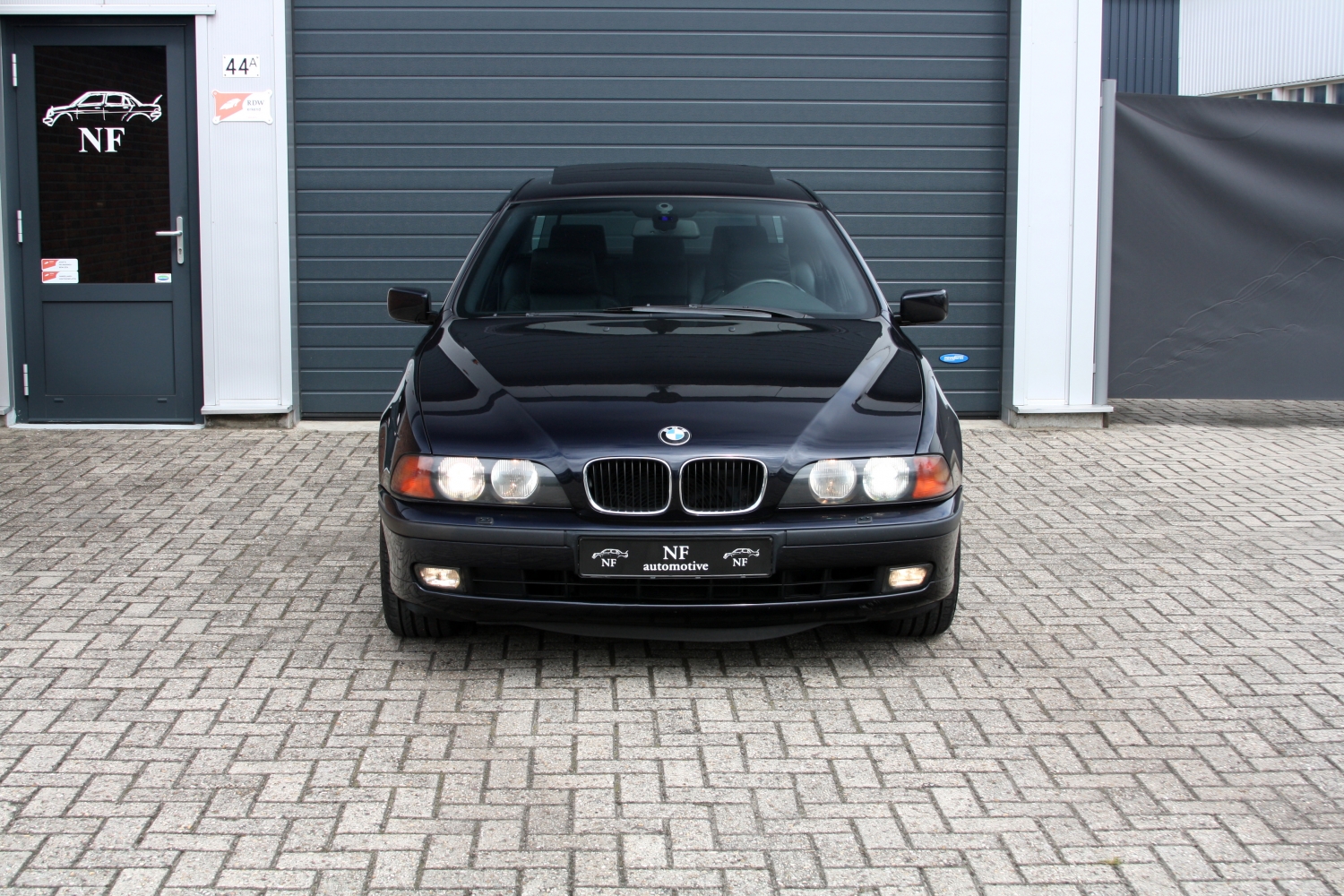 BMW-528i-Sedan-E39-1997-8SFL00-002.JPG