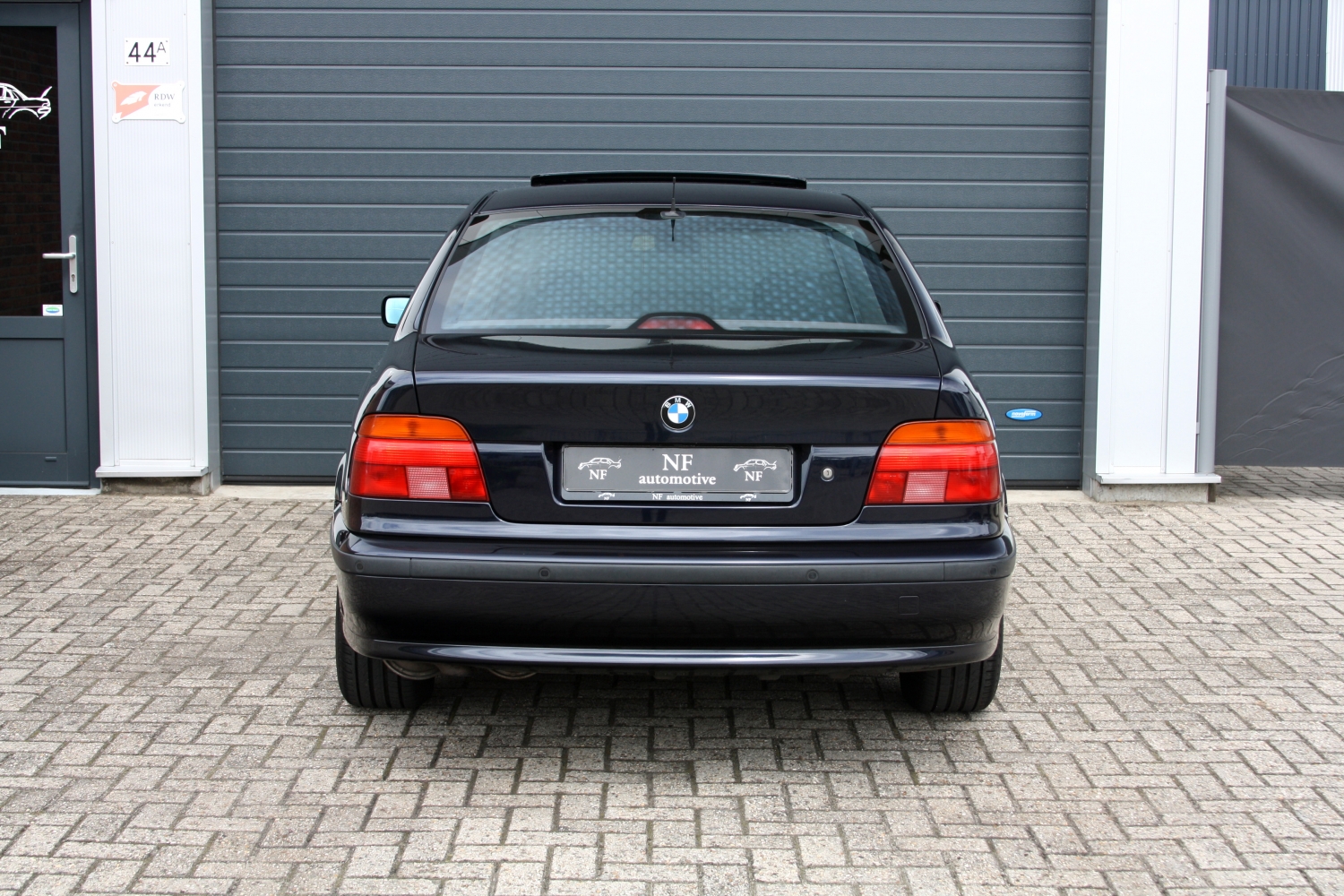 BMW-528i-Sedan-E39-1997-8SFL00-006.JPG