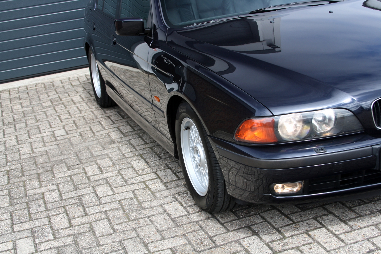 BMW-528i-Sedan-E39-1997-8SFL00-007.JPG
