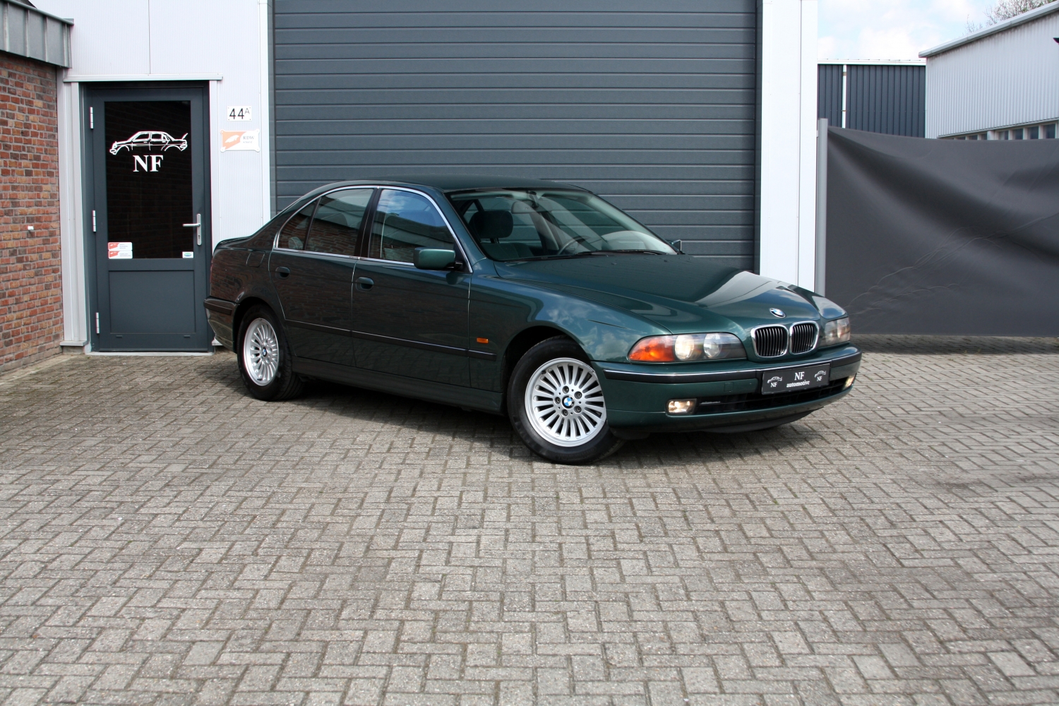 BMW-528i-Sedan-E39-1997-RBSSX54-003.JPG
