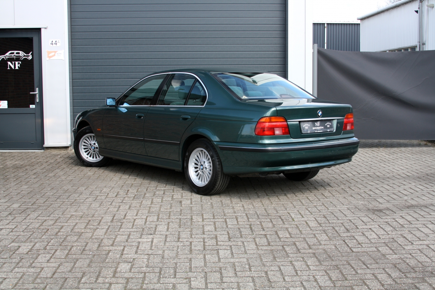 BMW-528i-Sedan-E39-1997-RBSSX54-004.JPG