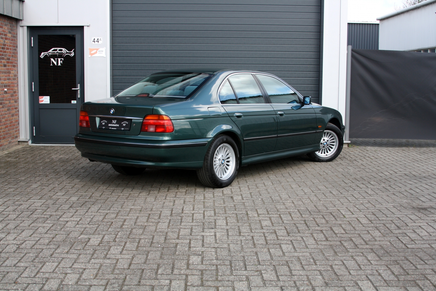 BMW-528i-Sedan-E39-1997-RBSSX54-005.JPG