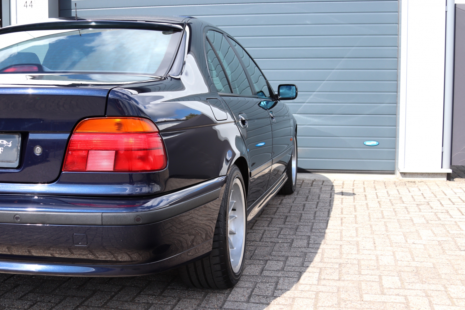 BMW-528i-Sedan-E39-1998-095.JPG