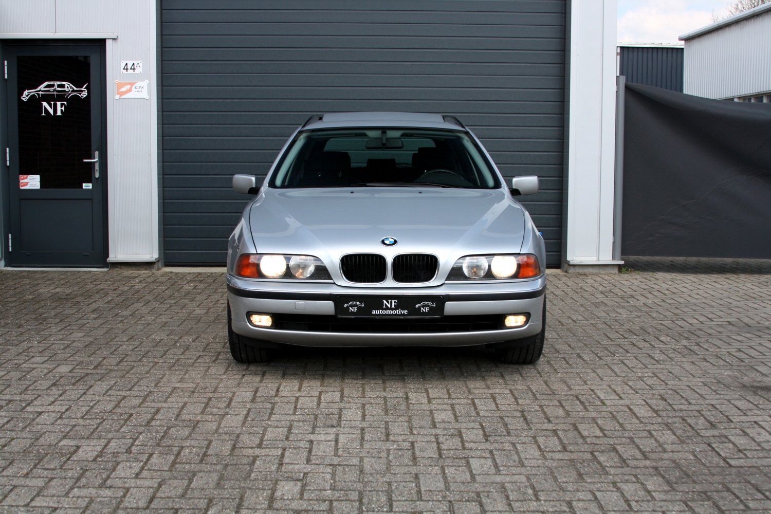 BMW-528i-Touring-E39-1998-002.JPG