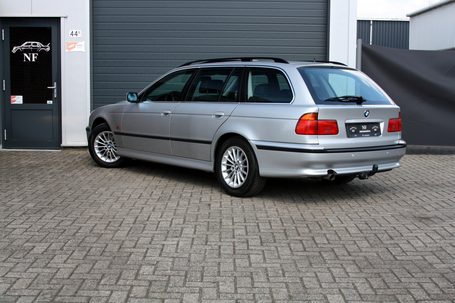 BMW-528i-Touring-E39-1998-004.JPG