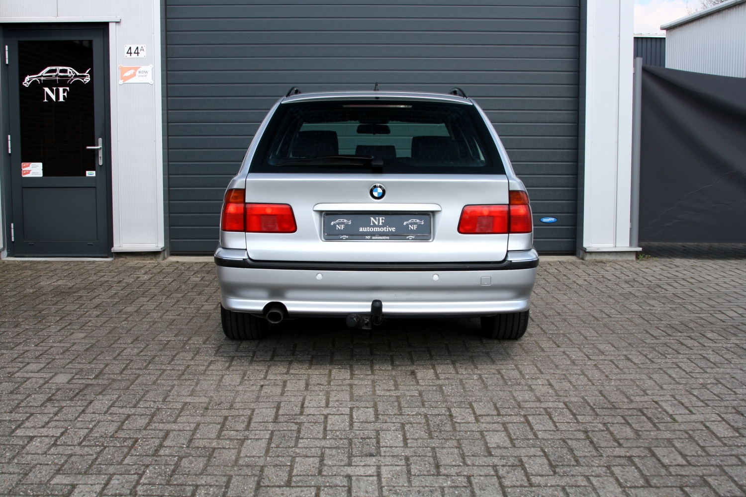 BMW-528i-Touring-E39-1998-006.JPG