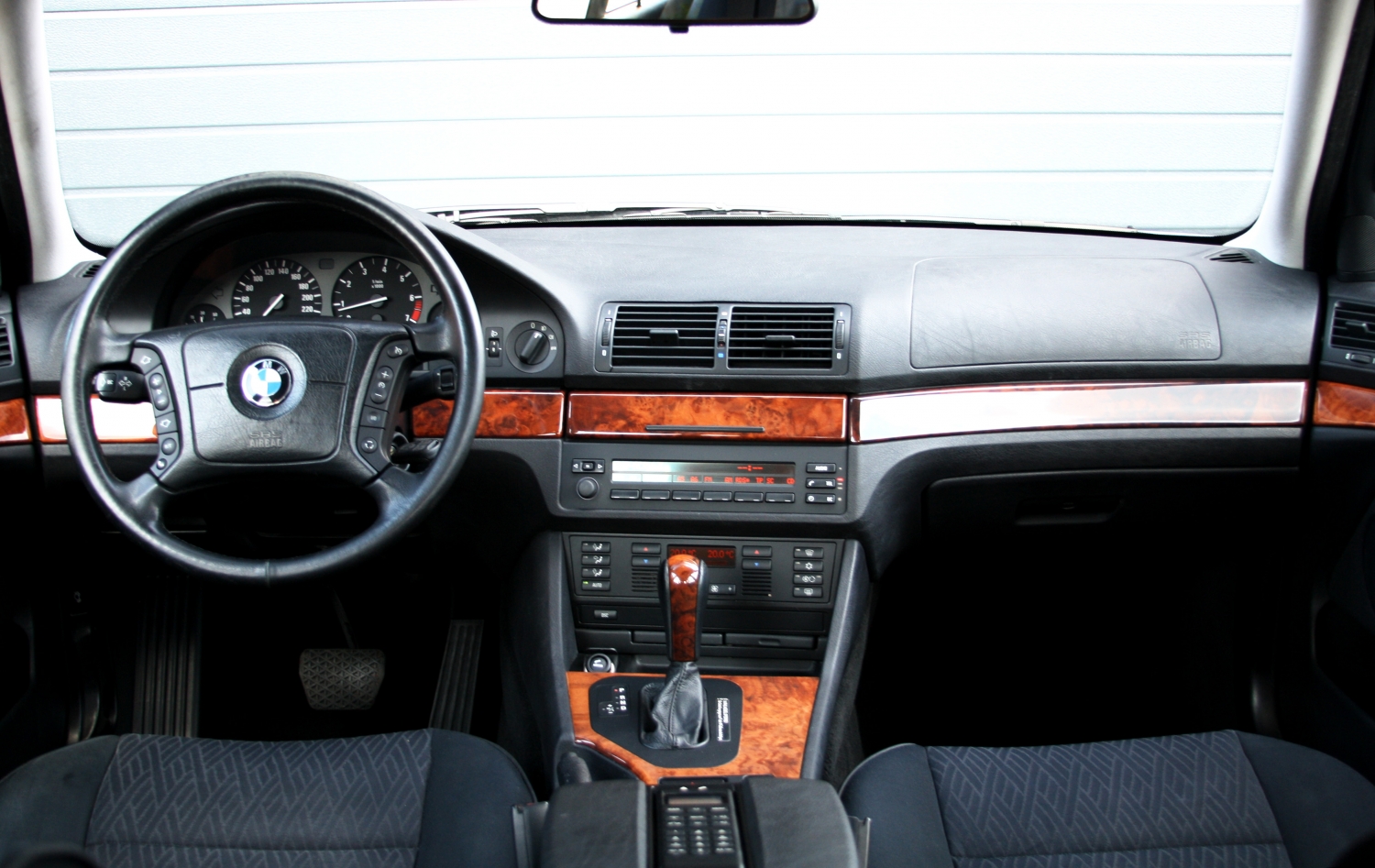 BMW-528i-Touring-E39-1998-007.JPG