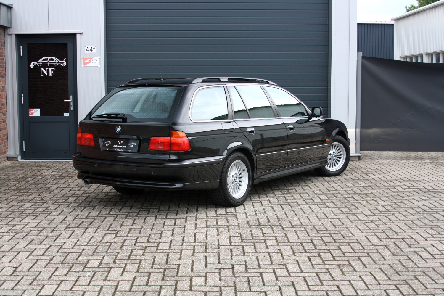 BMW-528i-Touring-E39-1999-018.JPG