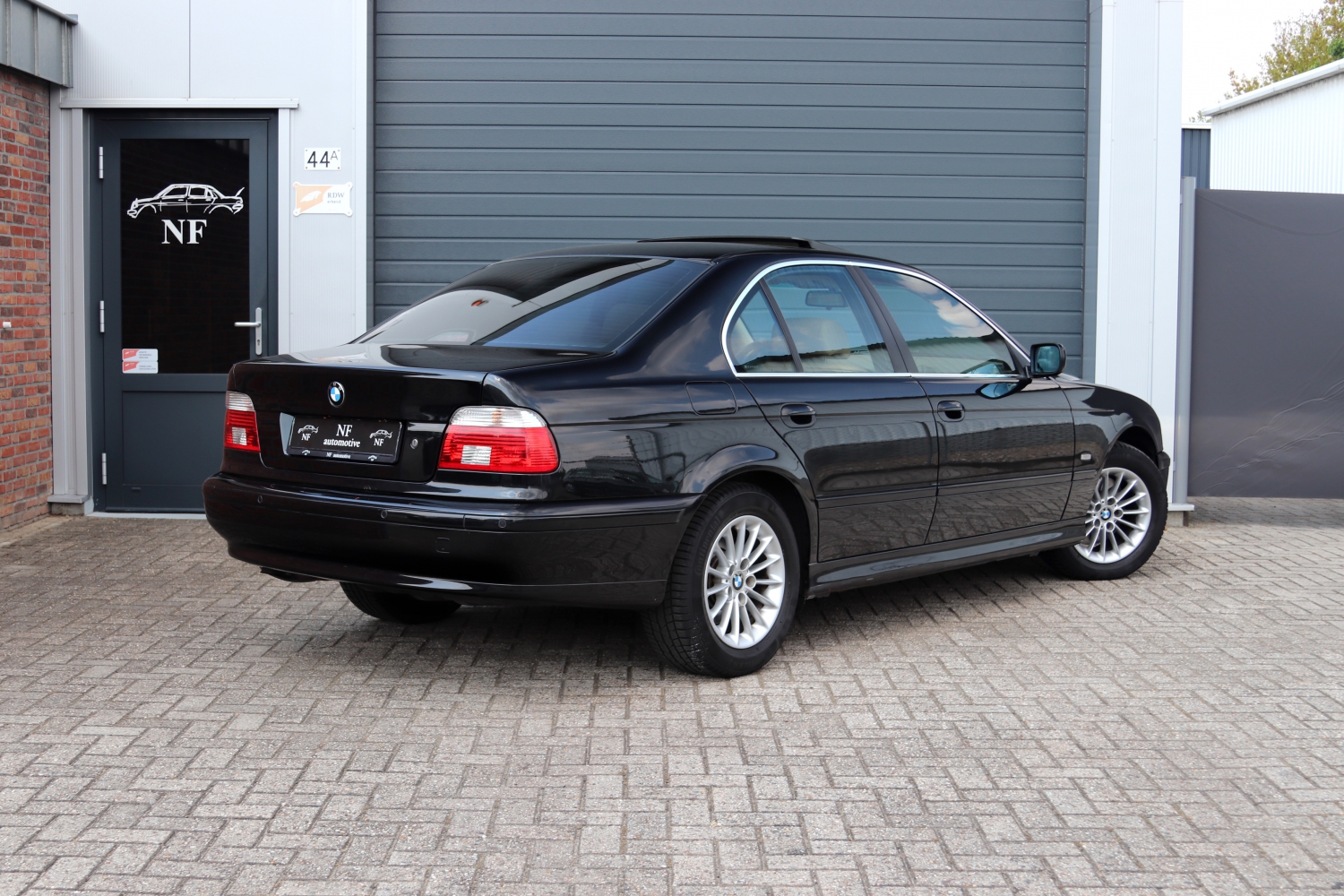 BMW-530i-Sedan-E39-2001-NJ640P-010.JPG