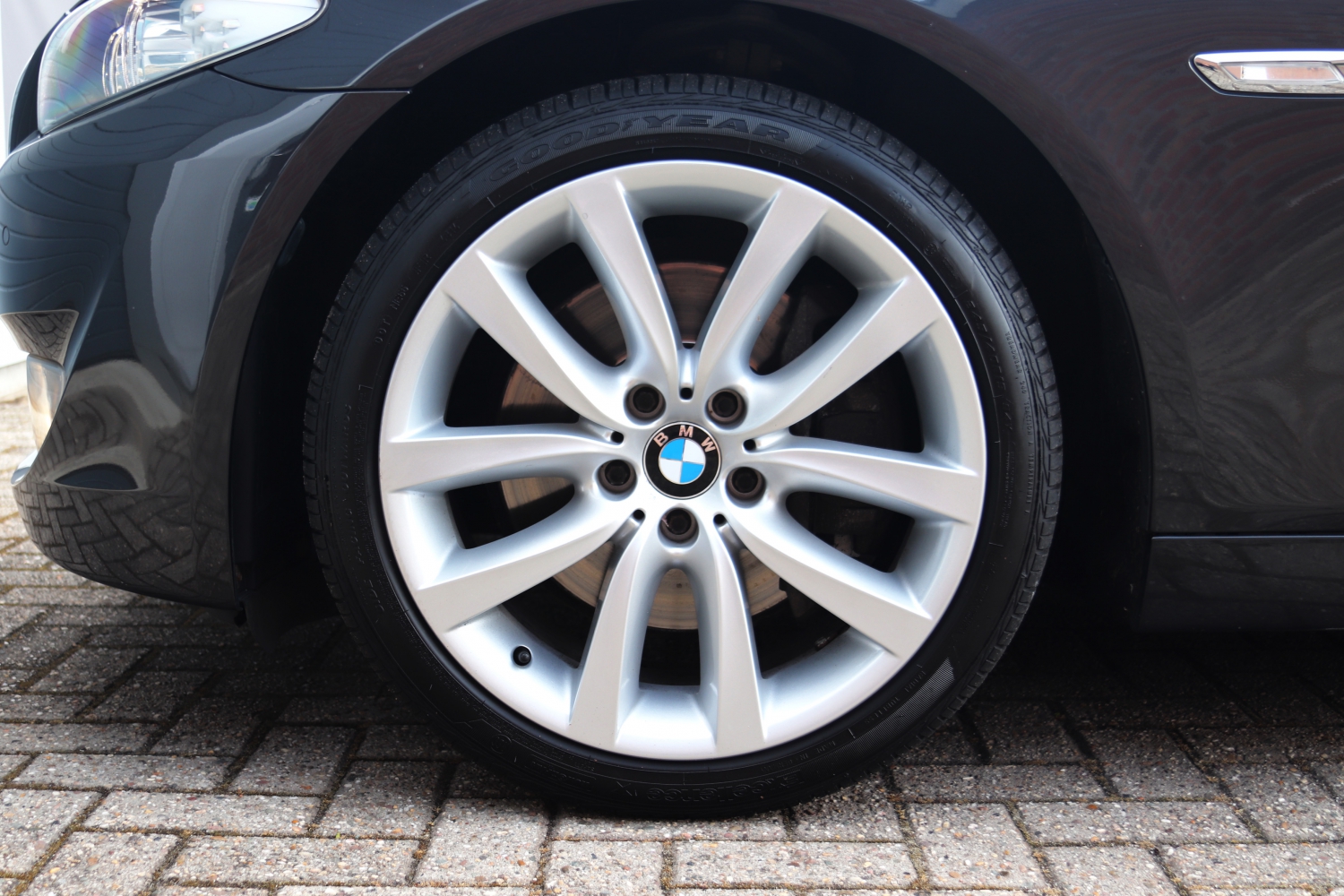 BMW-535i-Touring-F11-2011-K577VH-075.JPG