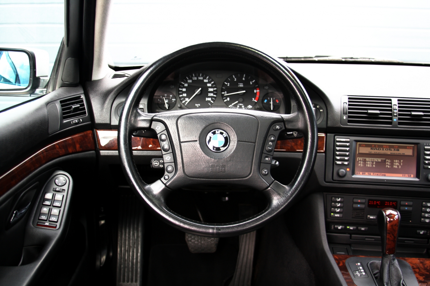 BMW-540i-E39-2001-077.JPG