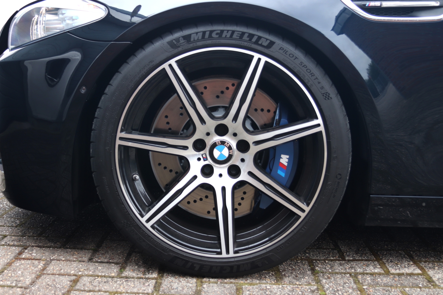 BMW-M5-F10-2012-1727-100.JPG