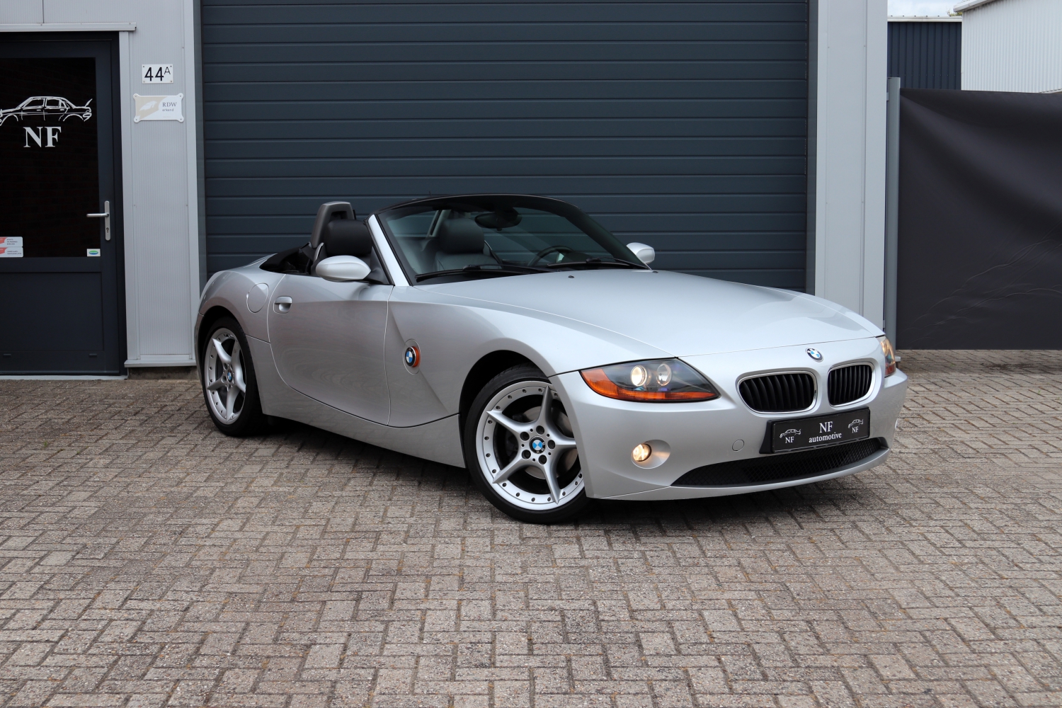 BMW-Z4-Roadster-E85-2004-G176BK-043.JPG