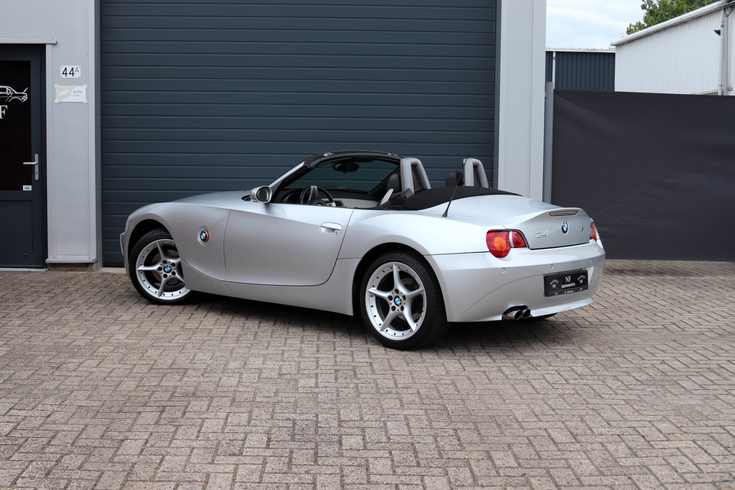 BMW-Z4-Roadster-E85-2004-G176BK-047.JPG