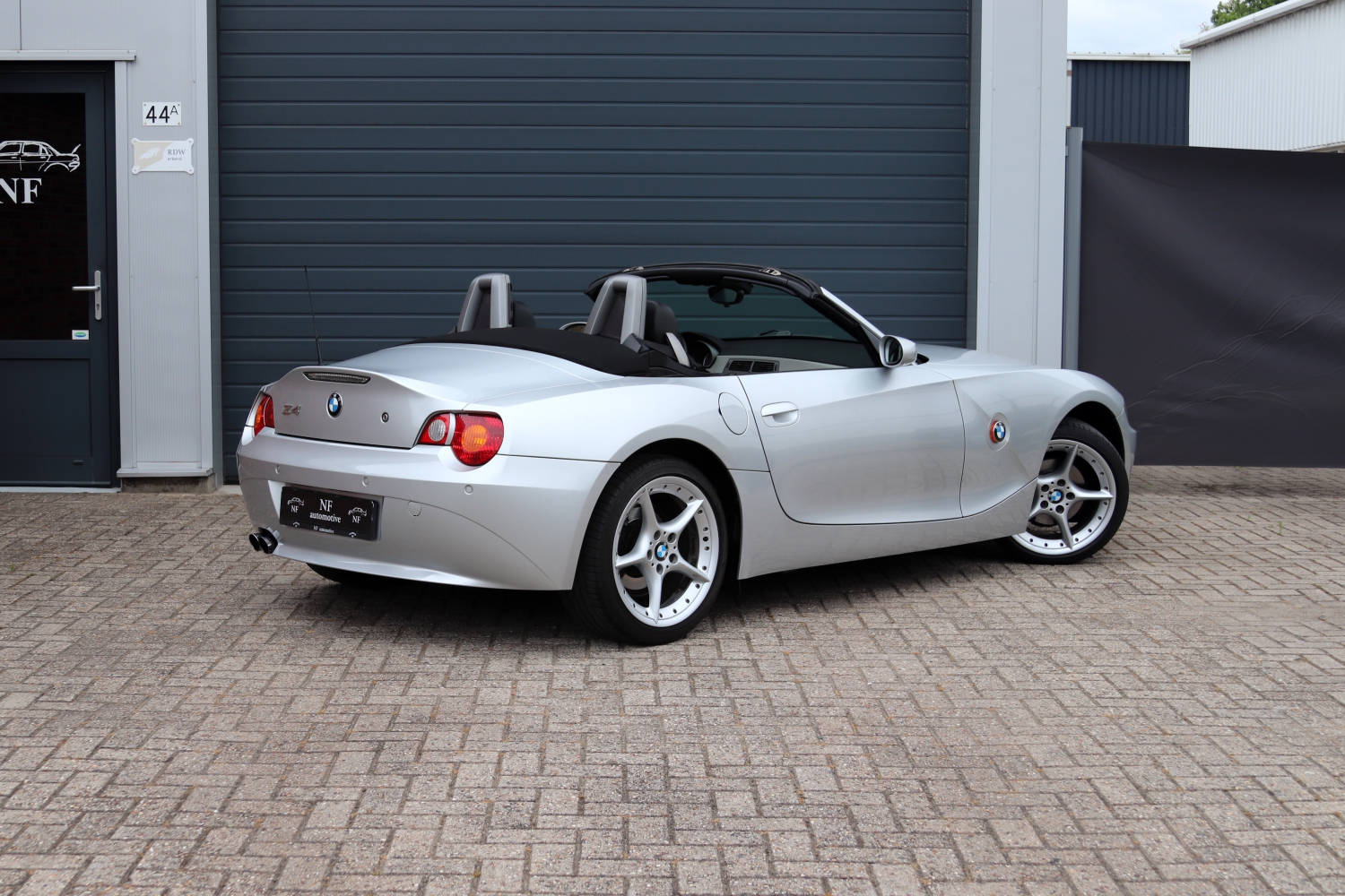 BMW-Z4-Roadster-E85-2004-G176BK-050.JPG