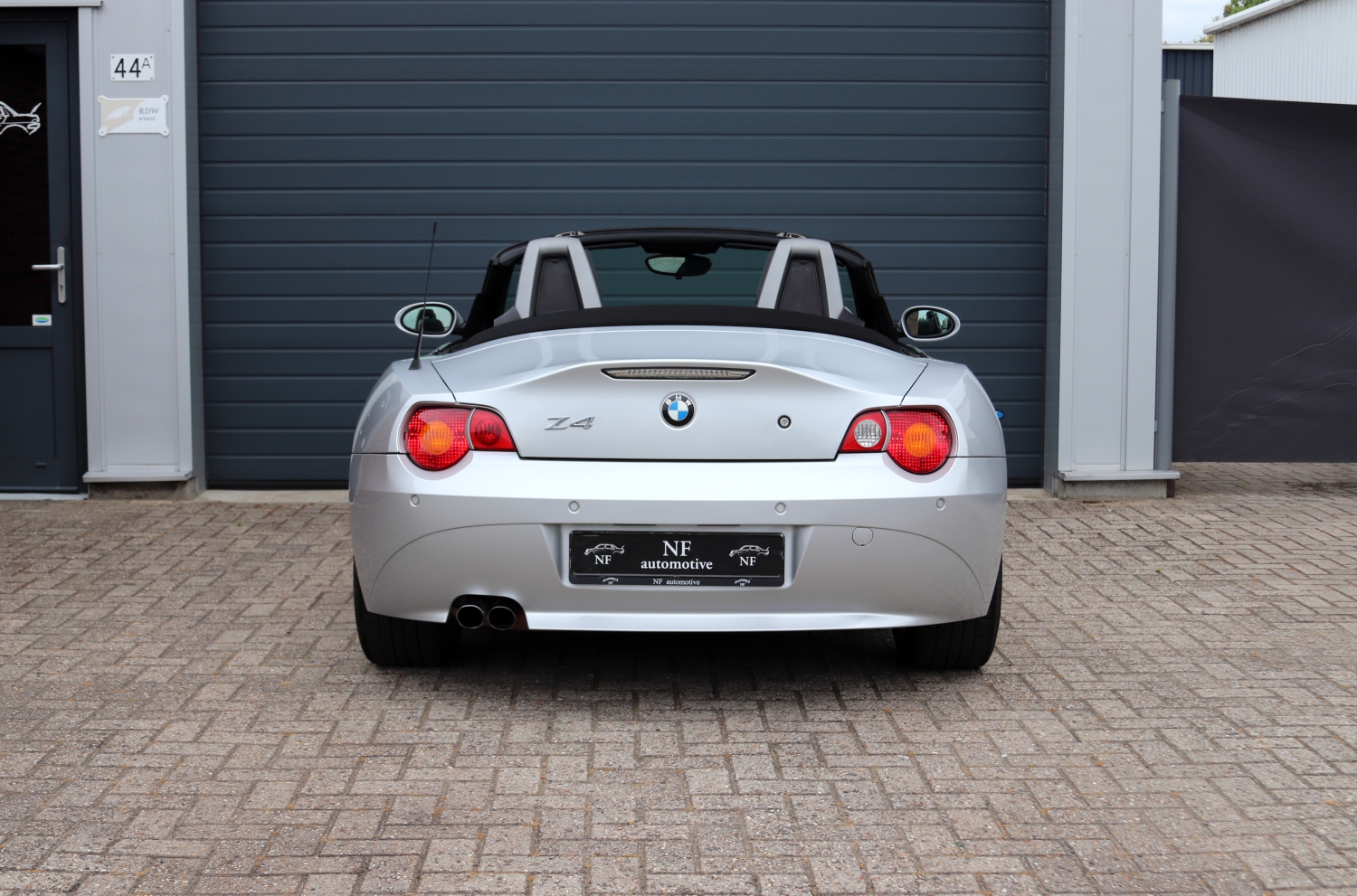 BMW-Z4-Roadster-E85-2004-G176BK-052.JPG