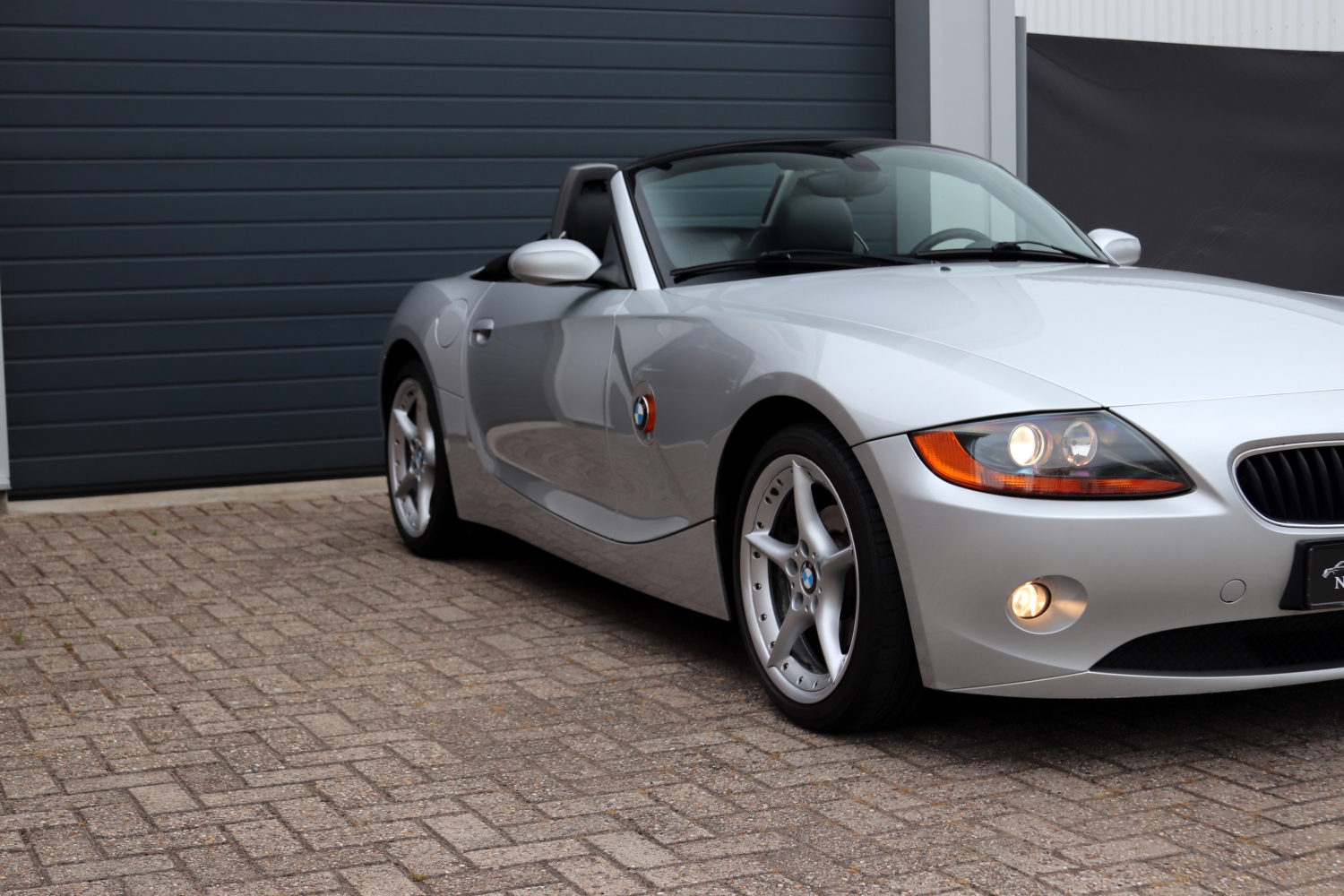 BMW-Z4-Roadster-E85-2004-G176BK-053.JPG