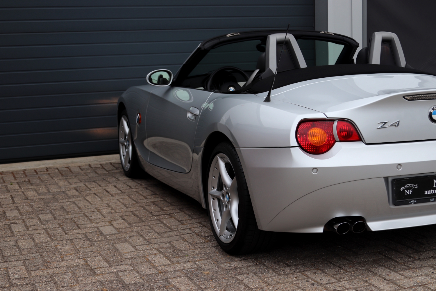 BMW-Z4-Roadster-E85-2004-G176BK-055.JPG