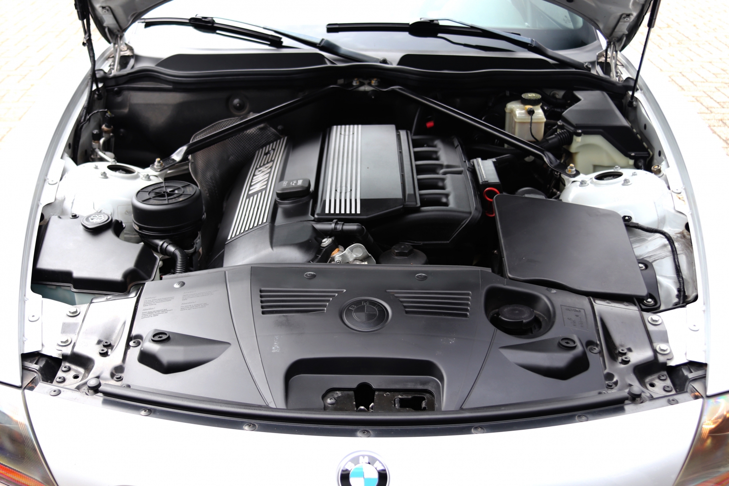 BMW-Z4-Roadster-E85-2004-G176BK-106.JPG