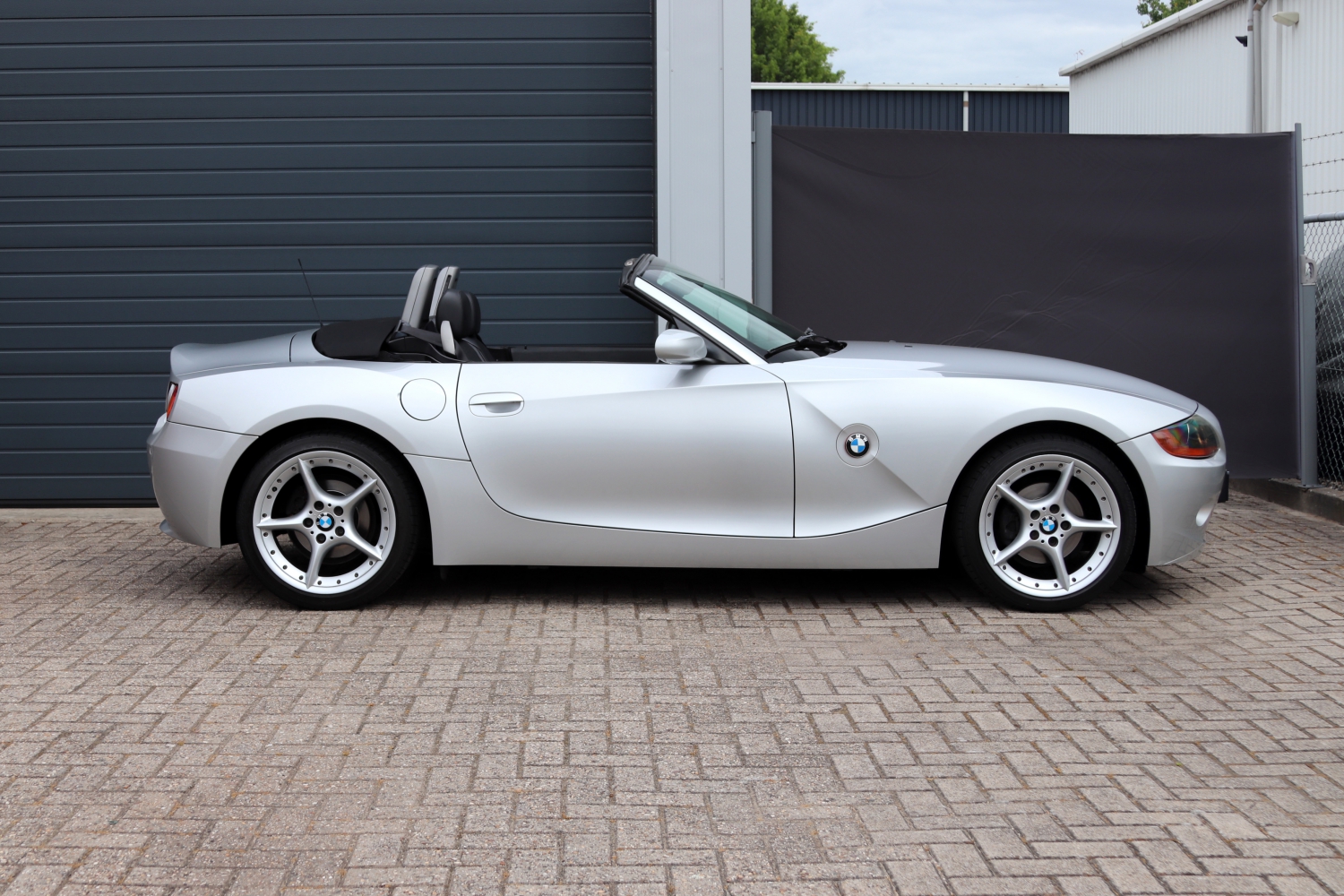 BMW-Z4-Roadster-E85-2004-G176BK-128.JPG