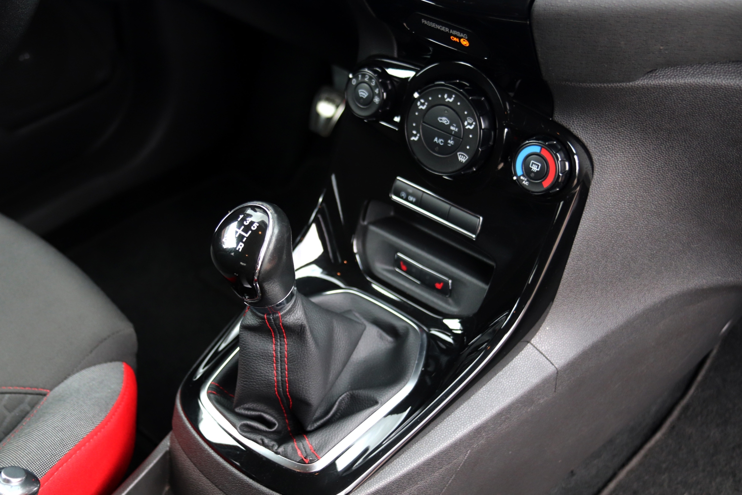 Ford-Fiesta-10-Ecoboost-2014-013.JPG