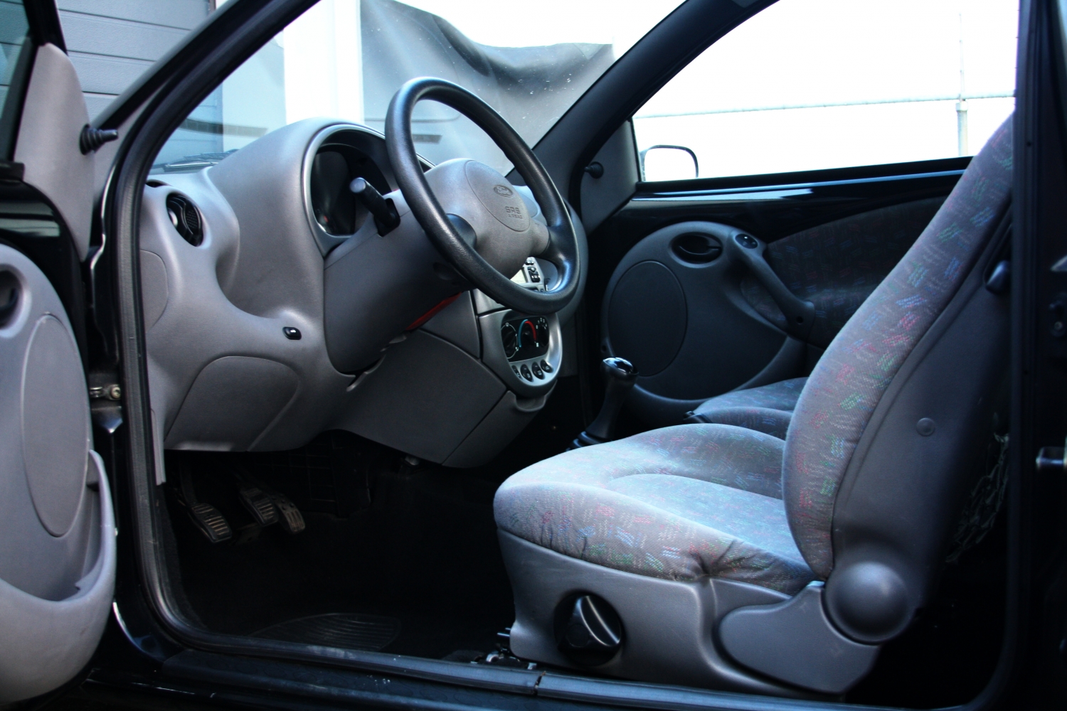 Ford-Ka-1.3-2001-023.JPG