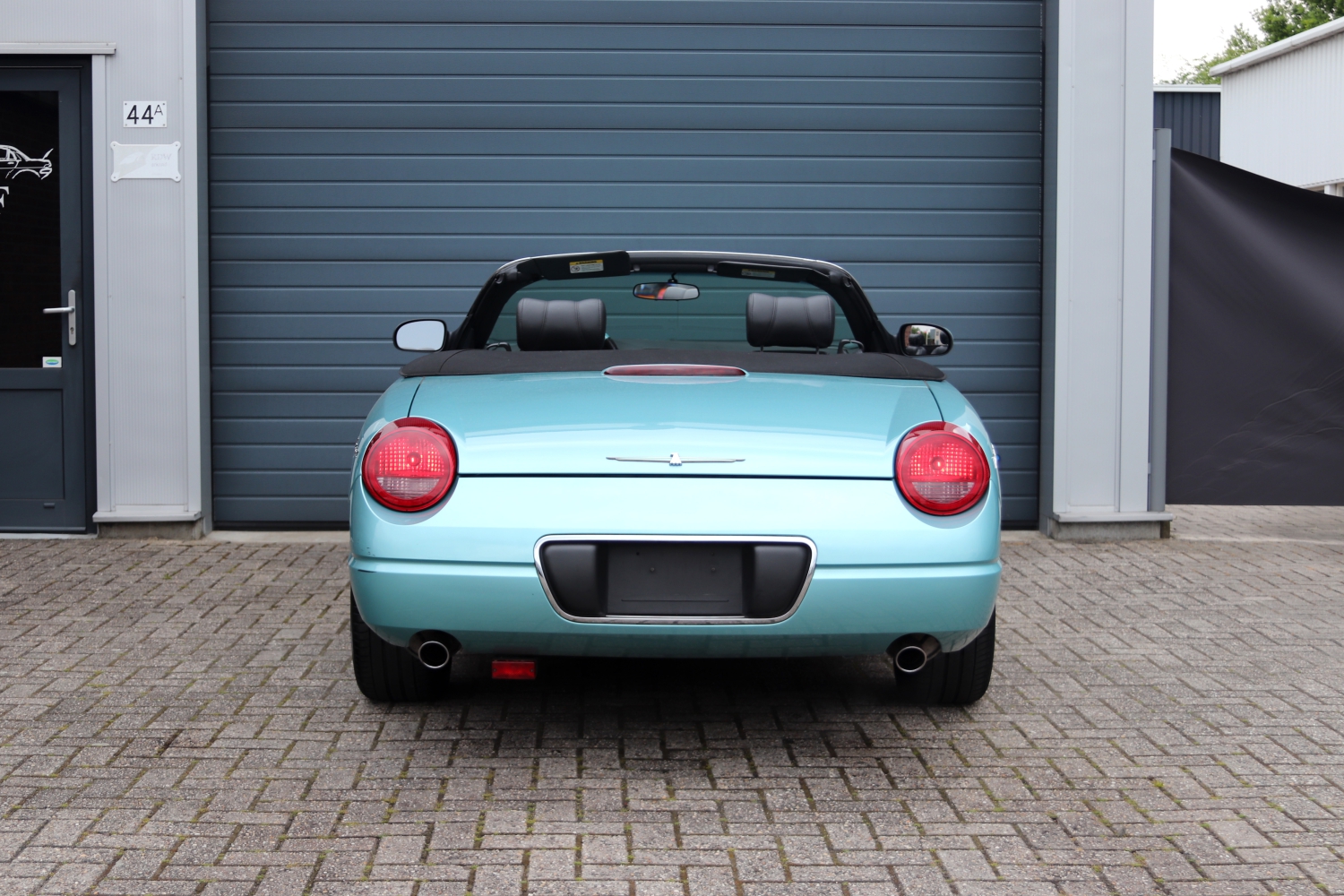 Ford-Thunderbird-2002-05NNH3-077.JPG