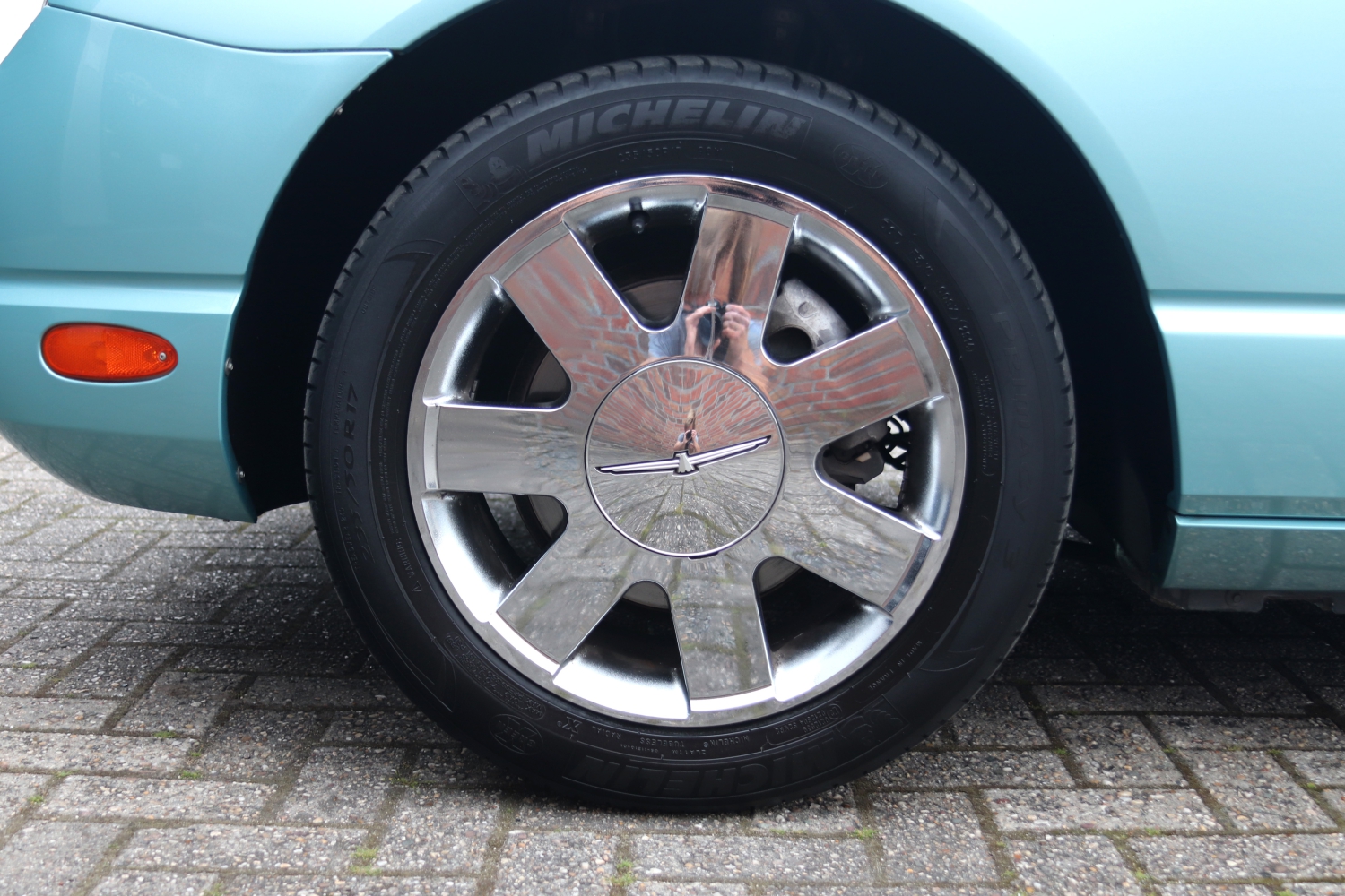 Ford-Thunderbird-2002-05NNH3-124.JPG
