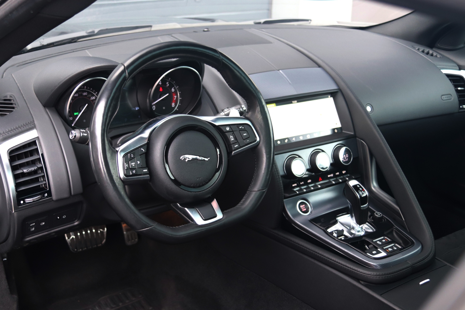 Jaguar-FType-Coupe-P300-2018-8059-007.JPG