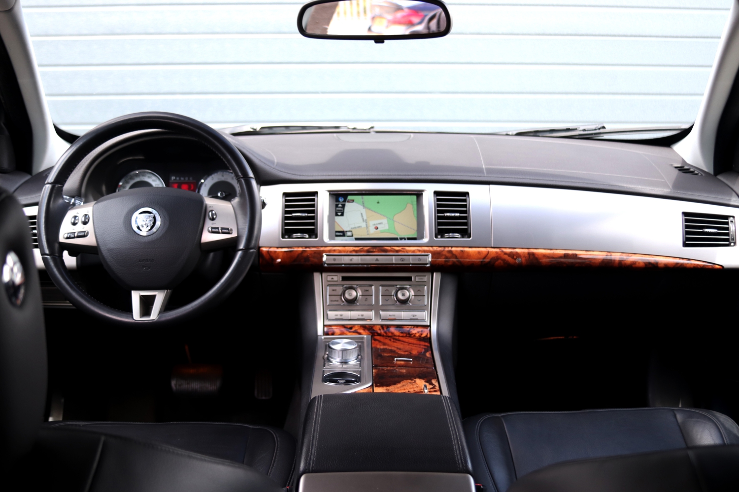 Jaguar-XF-X250-2009-87JND9-021.JPG