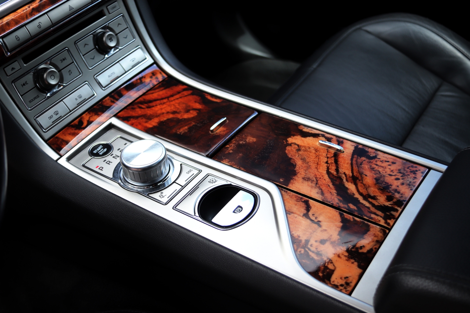Jaguar-XF-X250-2009-87JND9-037.JPG