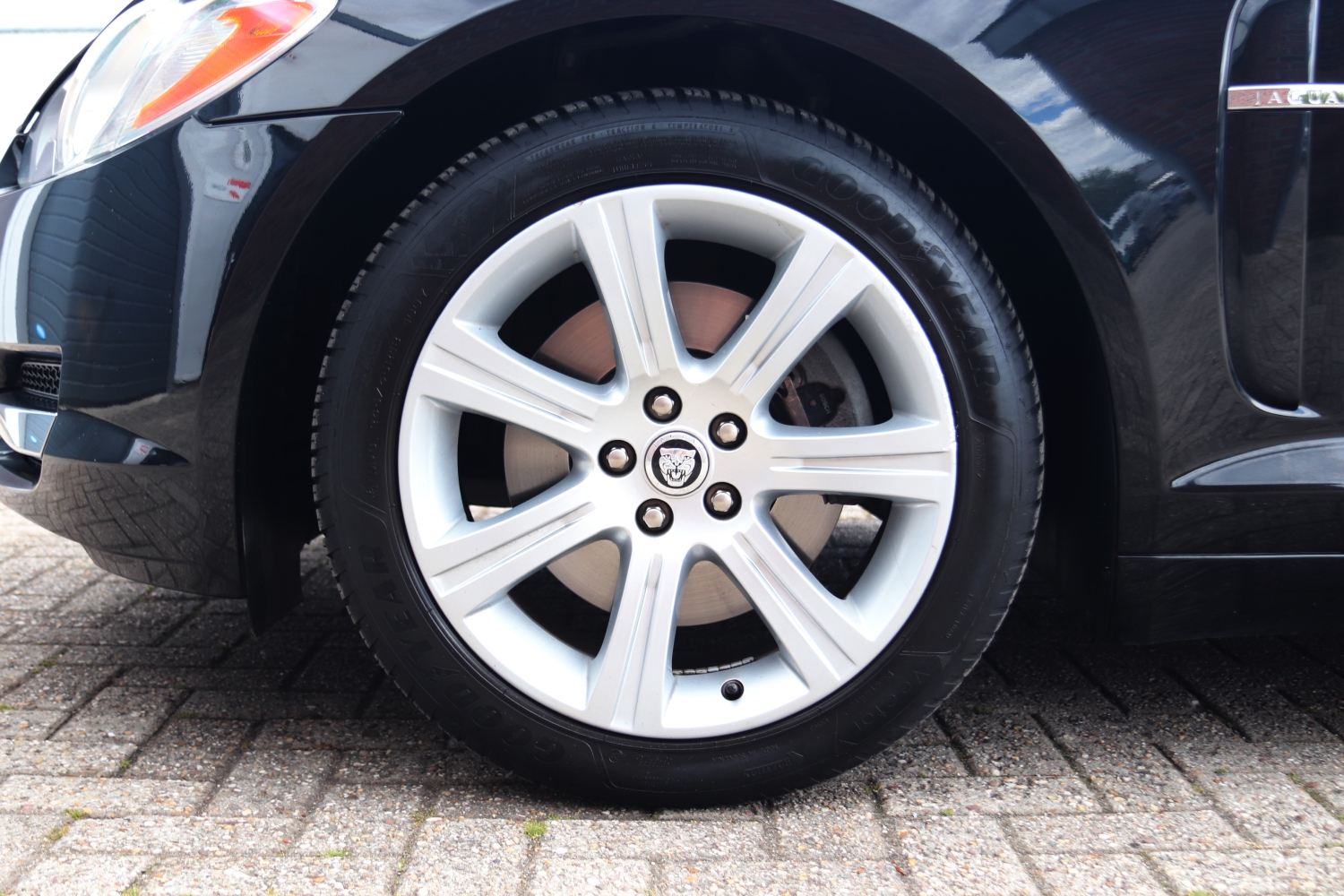 Jaguar-XF-X250-2009-87JND9-051.JPG