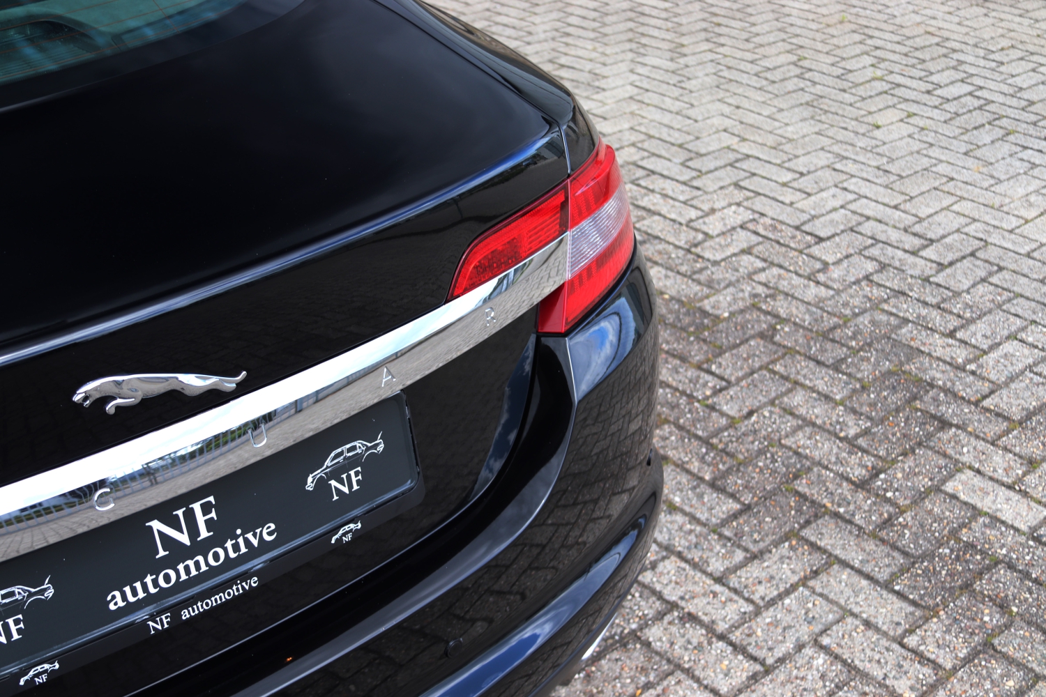 Jaguar-XF-X250-2009-87JND9-060.JPG