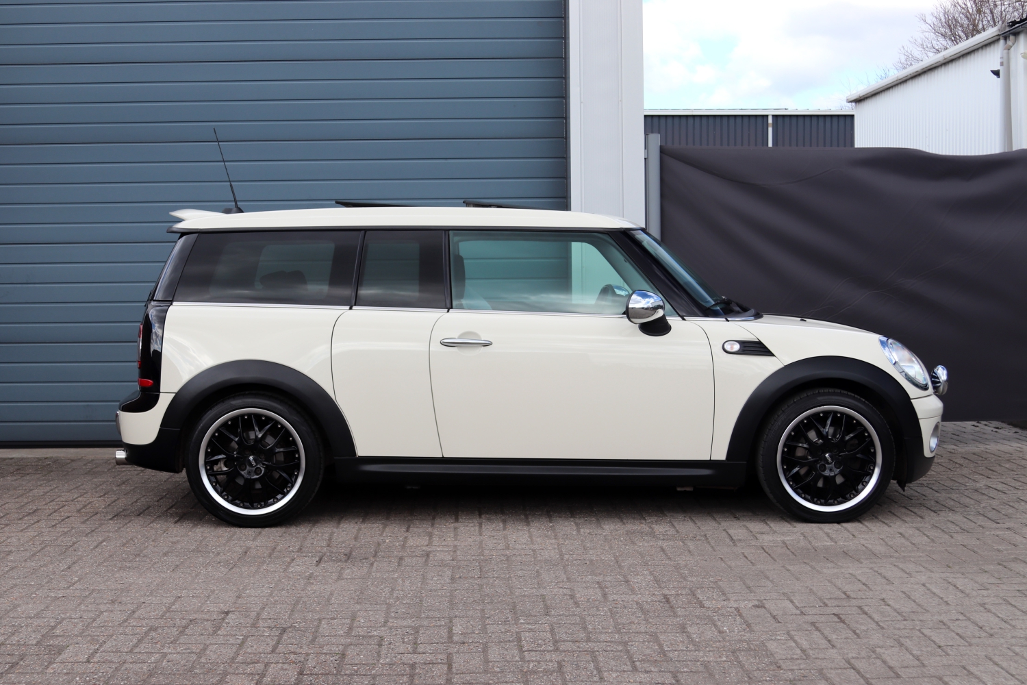 MINI-Clubman-Cooper-R55-2009-2930-060.JPG