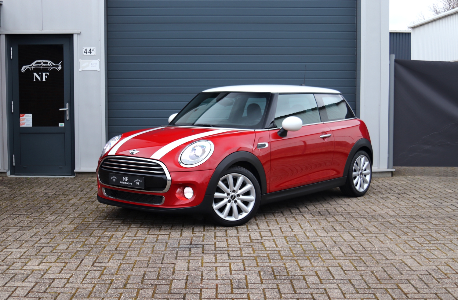 MINI-Cooper-15-F56-2014-001.JPG