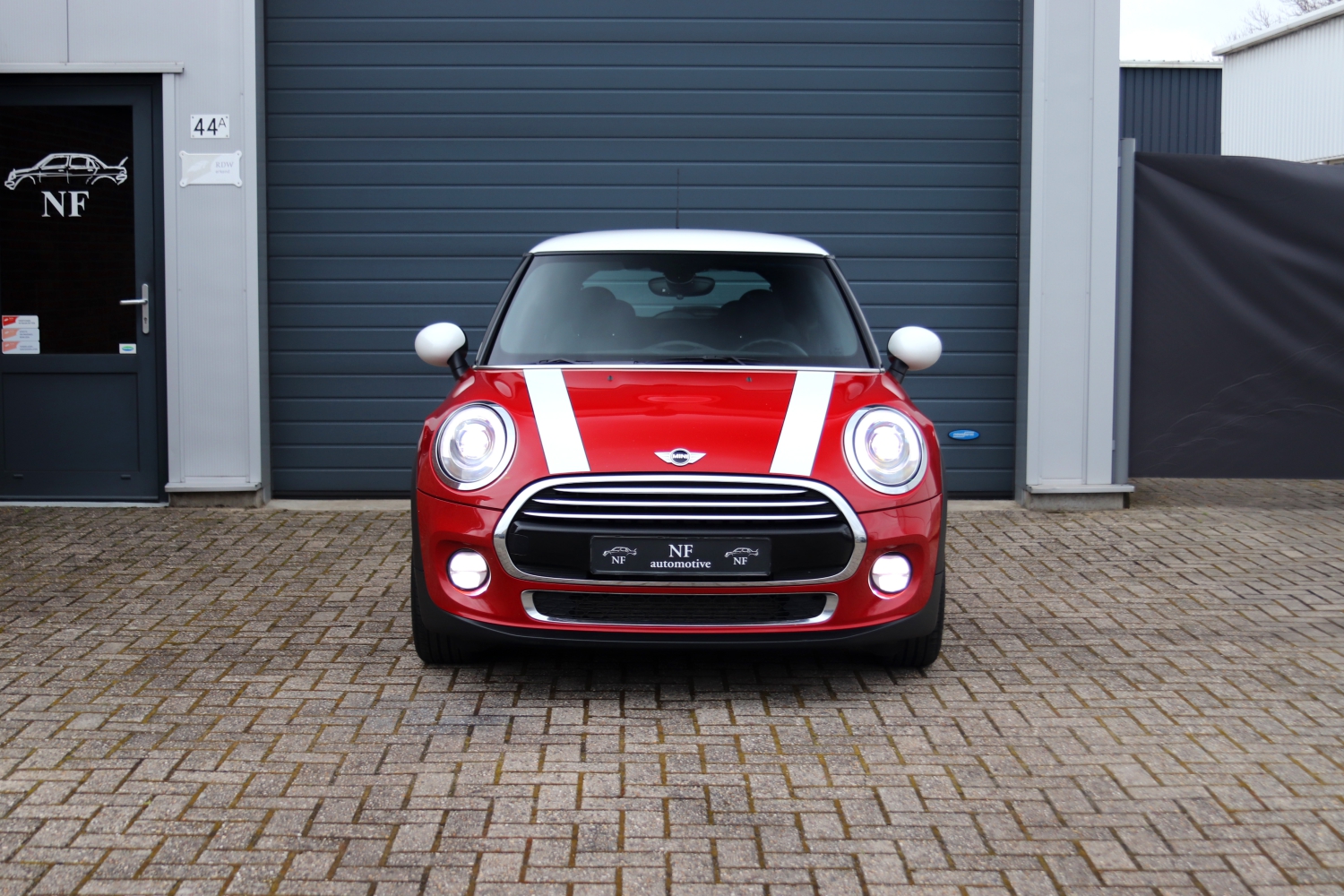 MINI-Cooper-15-F56-2014-002.JPG