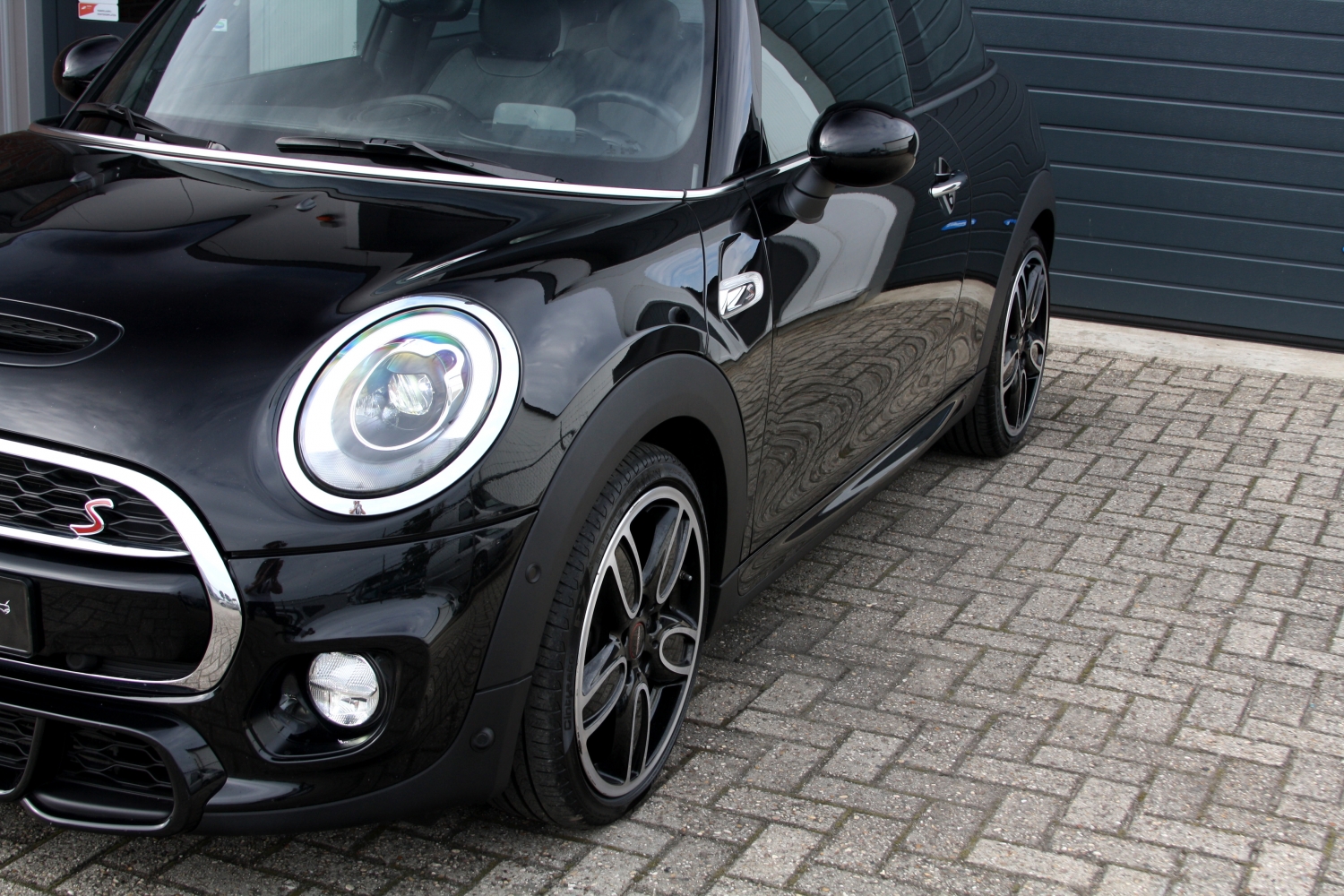 MINI Cooper S F56 - JCW Pack - Pano Navi kopen bij NF Automotive