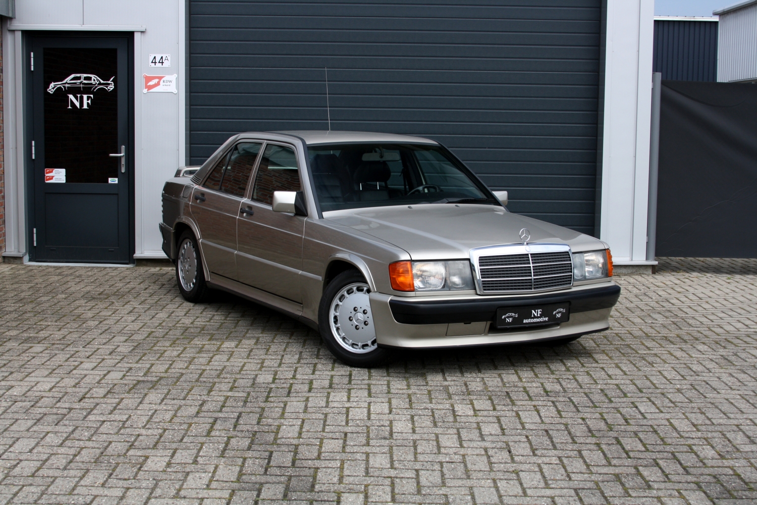 Mercedes-Benz-190E-2.3-16v-W201-1986-009.JPG