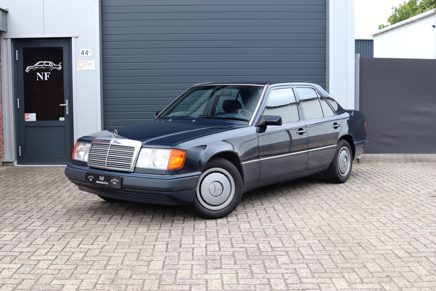 Mercedes-Benz-200E-W124-1992-005.JPG