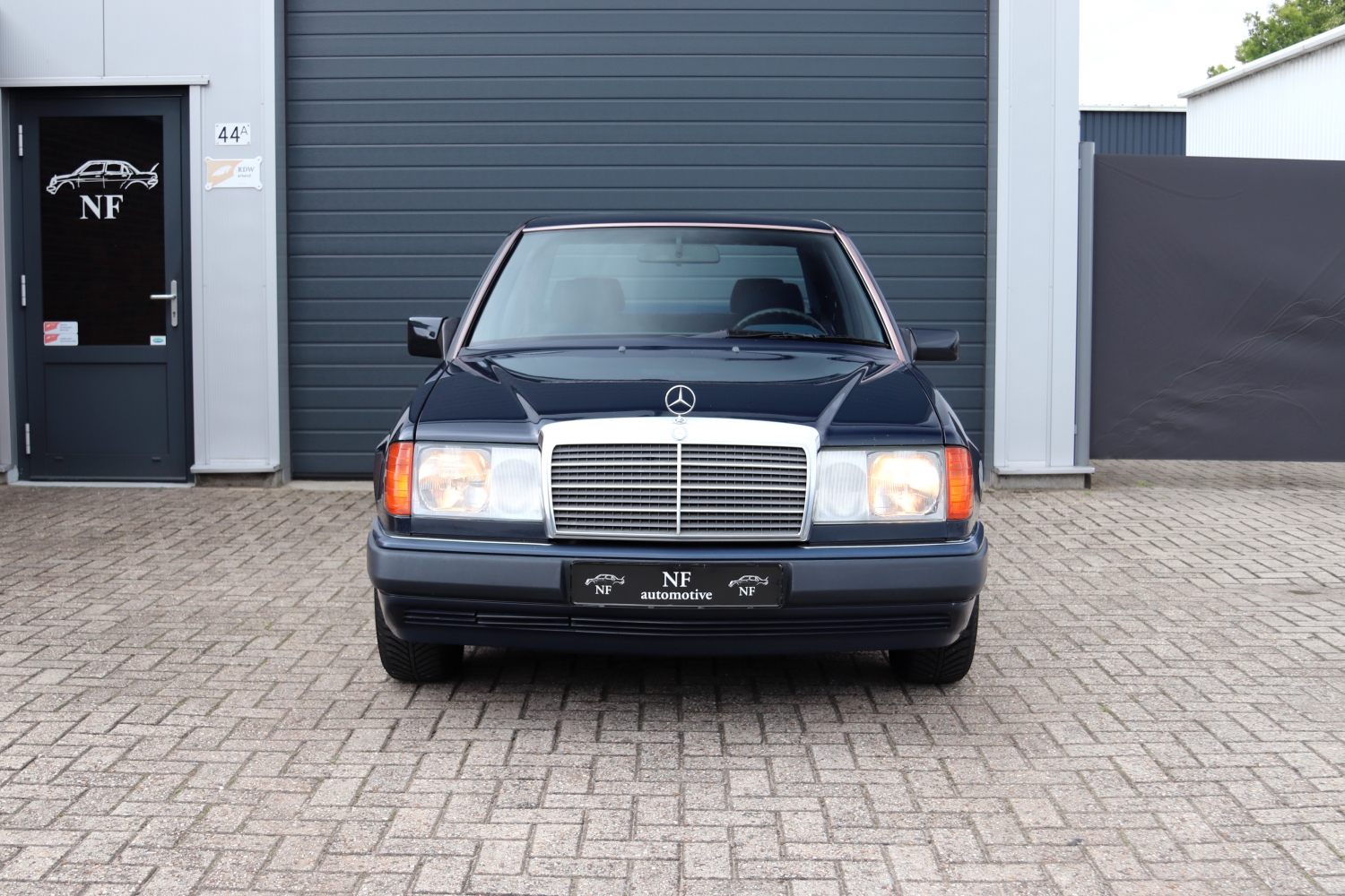 Mercedes-Benz-200E-W124-1992-007.JPG