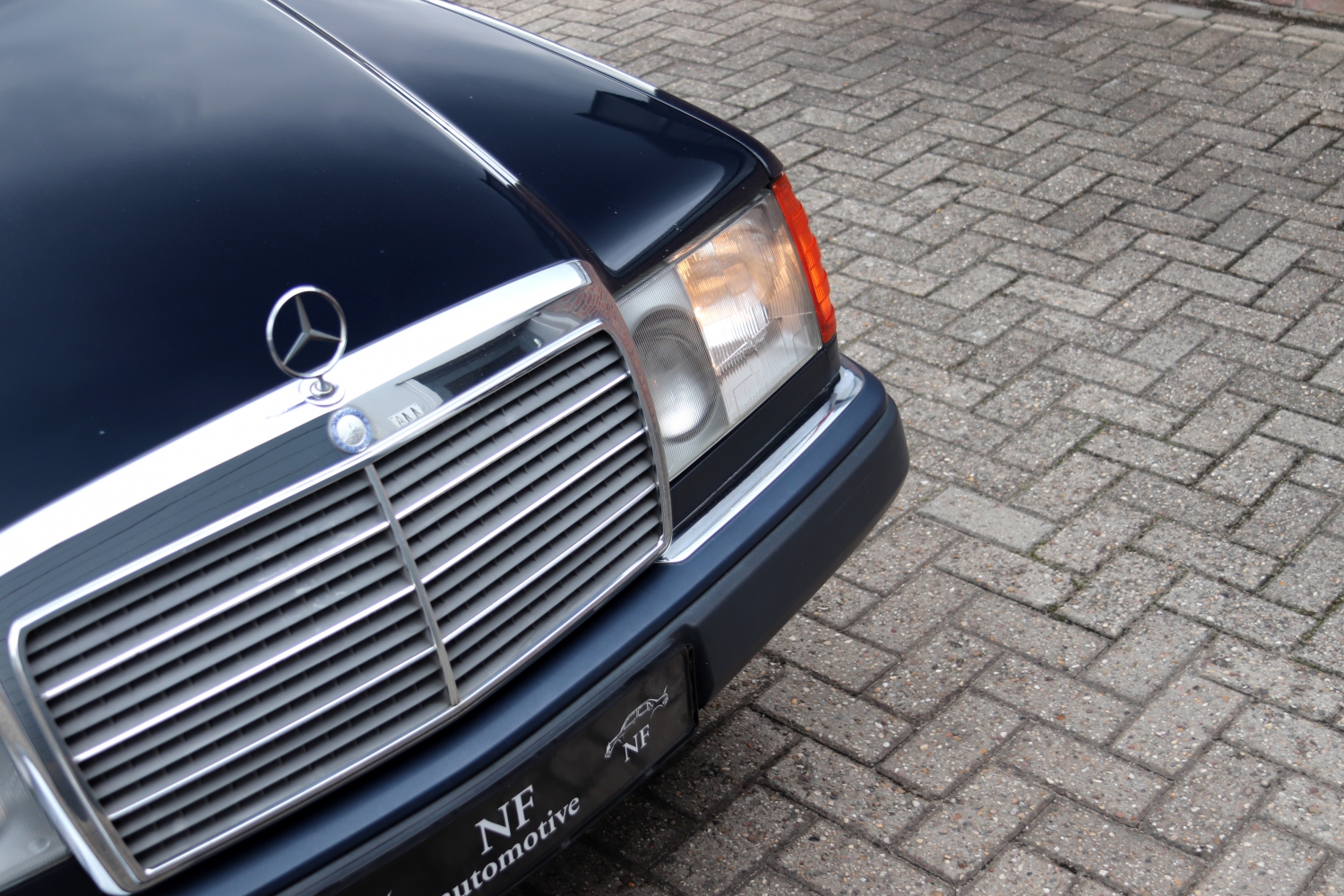 Mercedes-Benz-200E-W124-1992-086.JPG