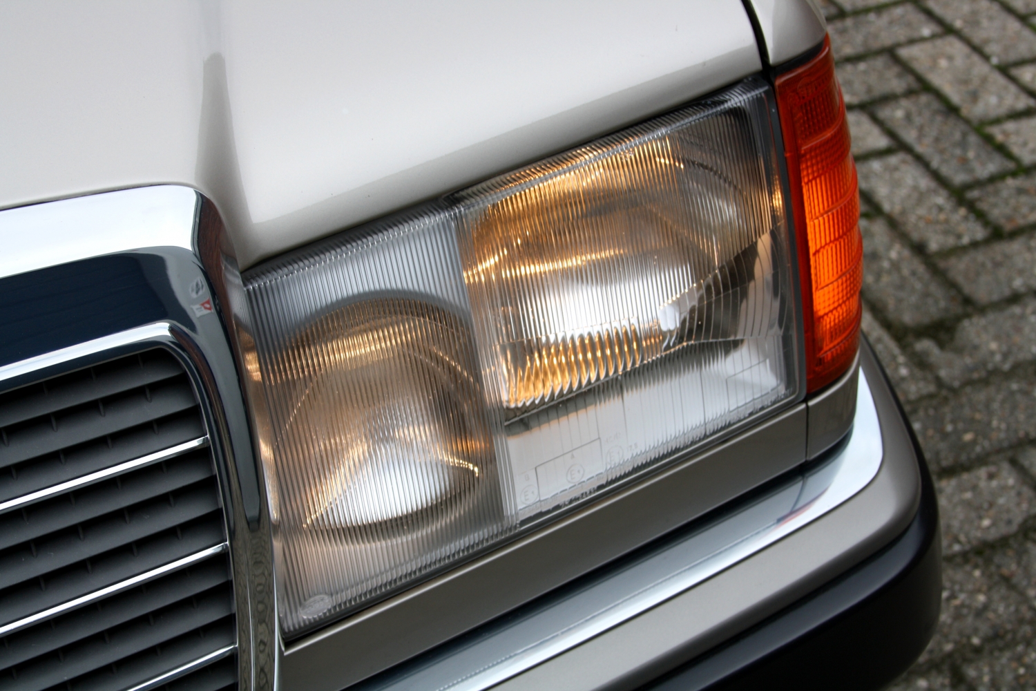 Mercedes-Benz-280E-W124-1992-082.JPG